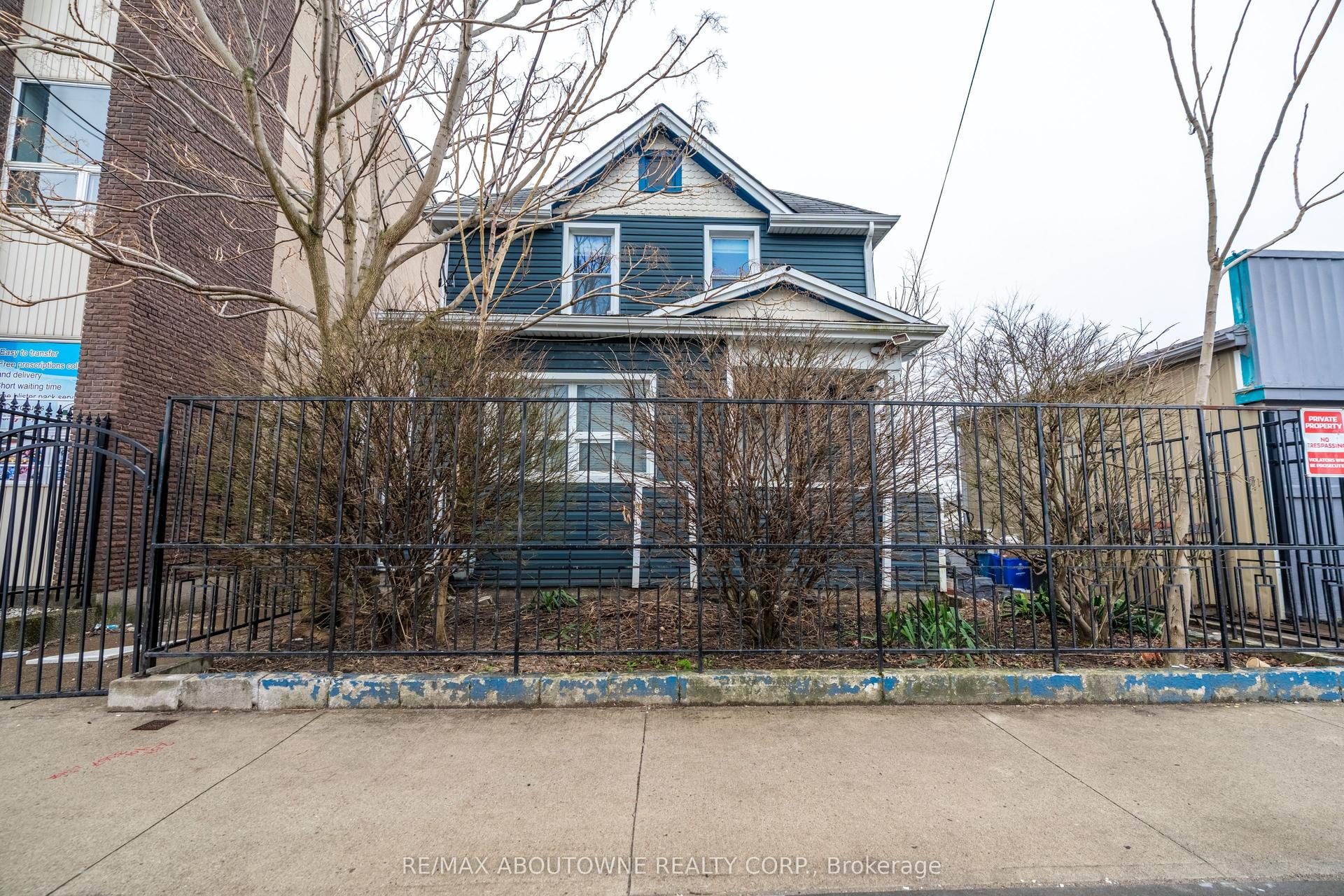 108 Queenston Street, St. Catharines — Multiplex for sale, photo 1