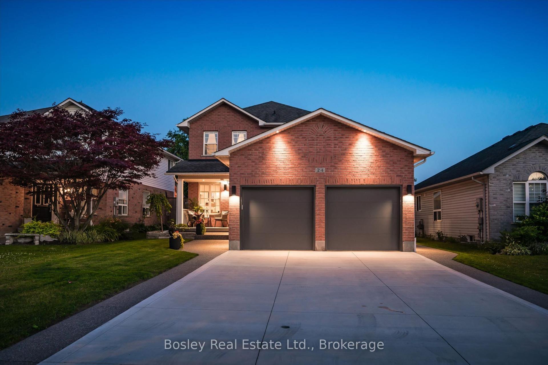 24 Watson Crescent, North Dumfries — Detached for sale, photo 1