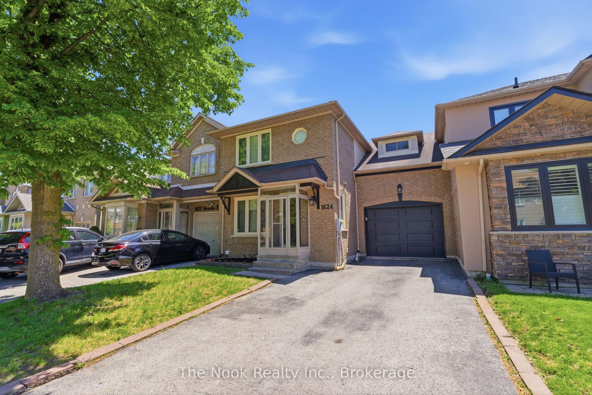 1624 Arcadia Square — photo 1