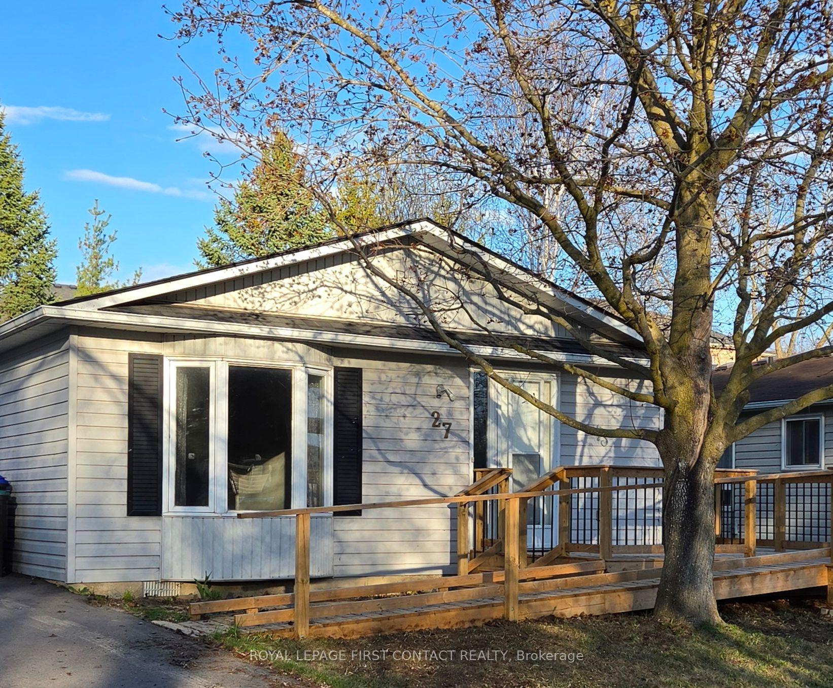 27 Royal Oak Drive — photo 1