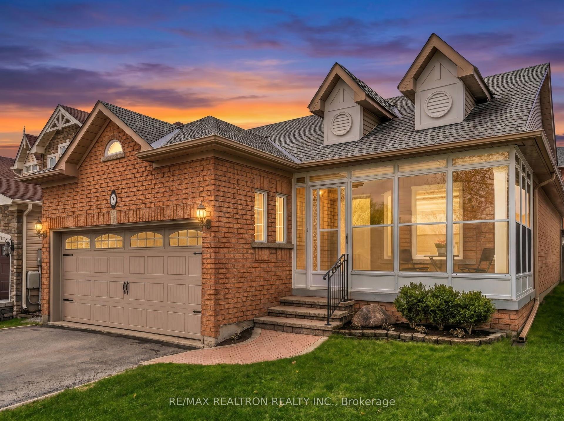 7 Thornlodge Drive — photo 1