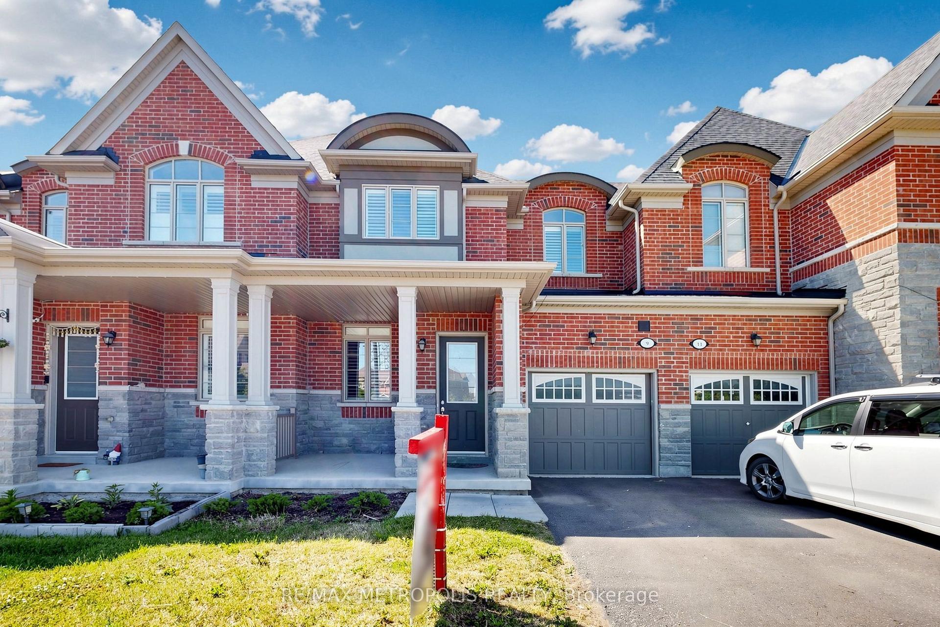 9 Caton Lane, Ajax — Townhouse for lease, photo 1