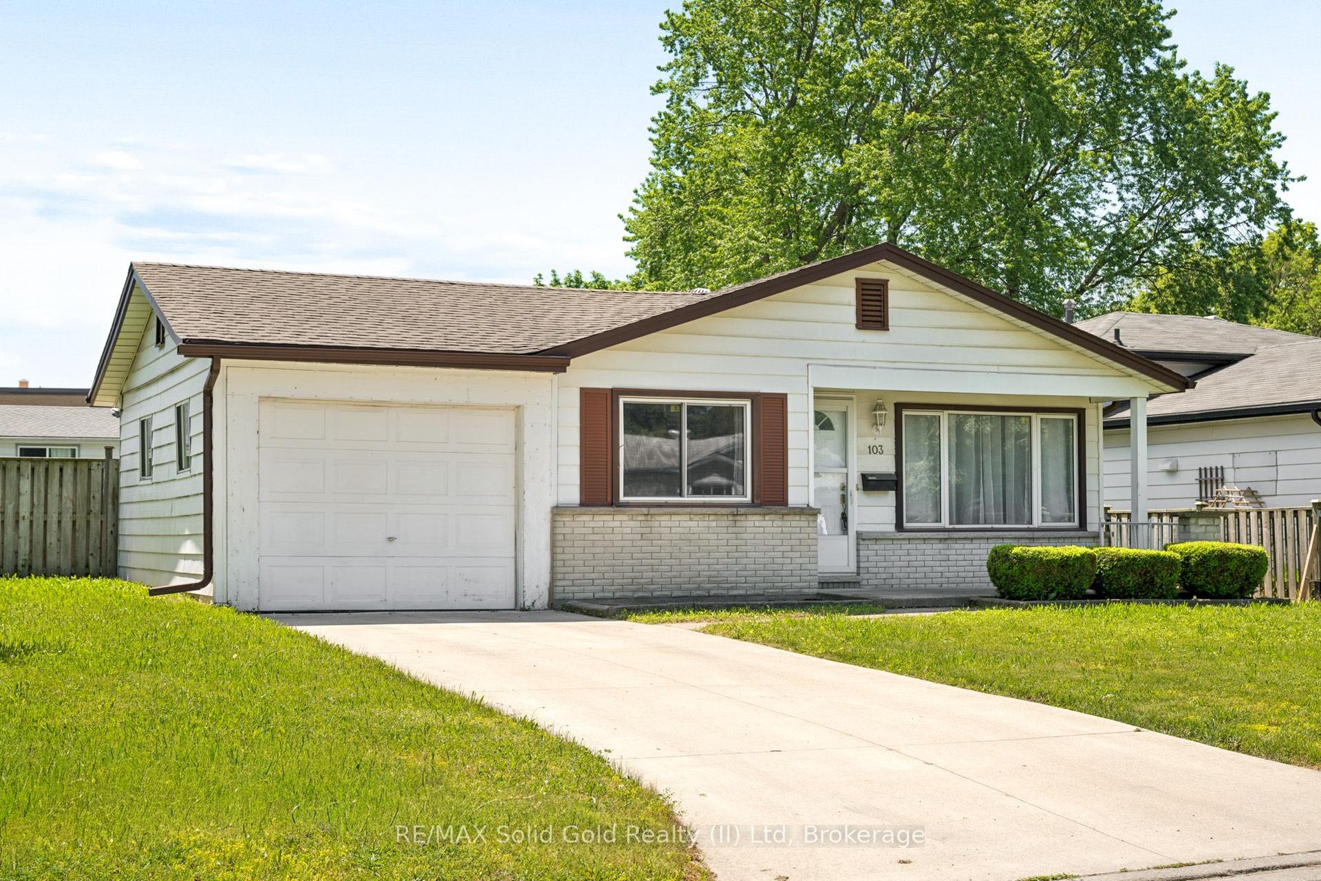 103 Belwood Crescent — photo 1