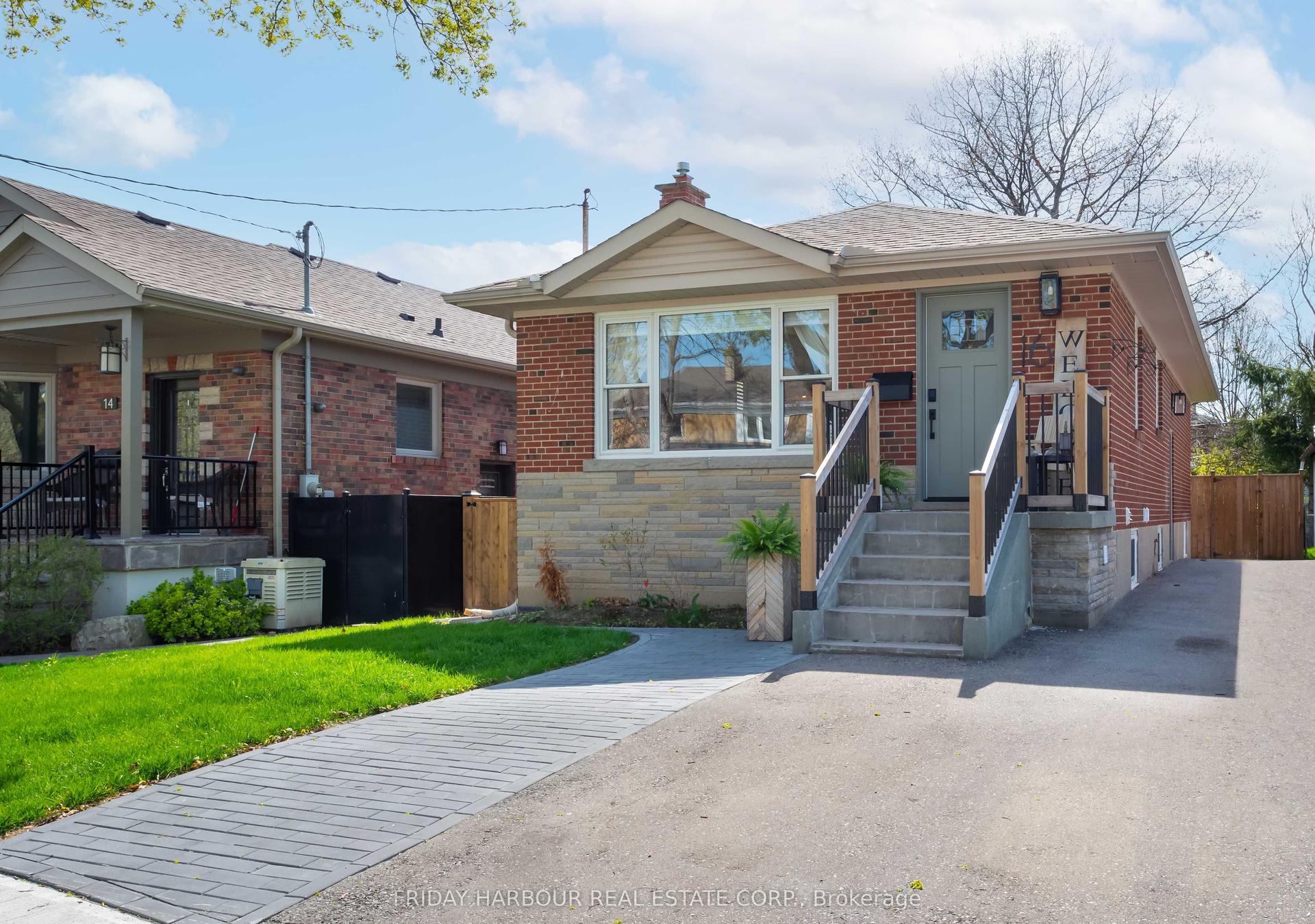16 Robindale Avenue — photo 1