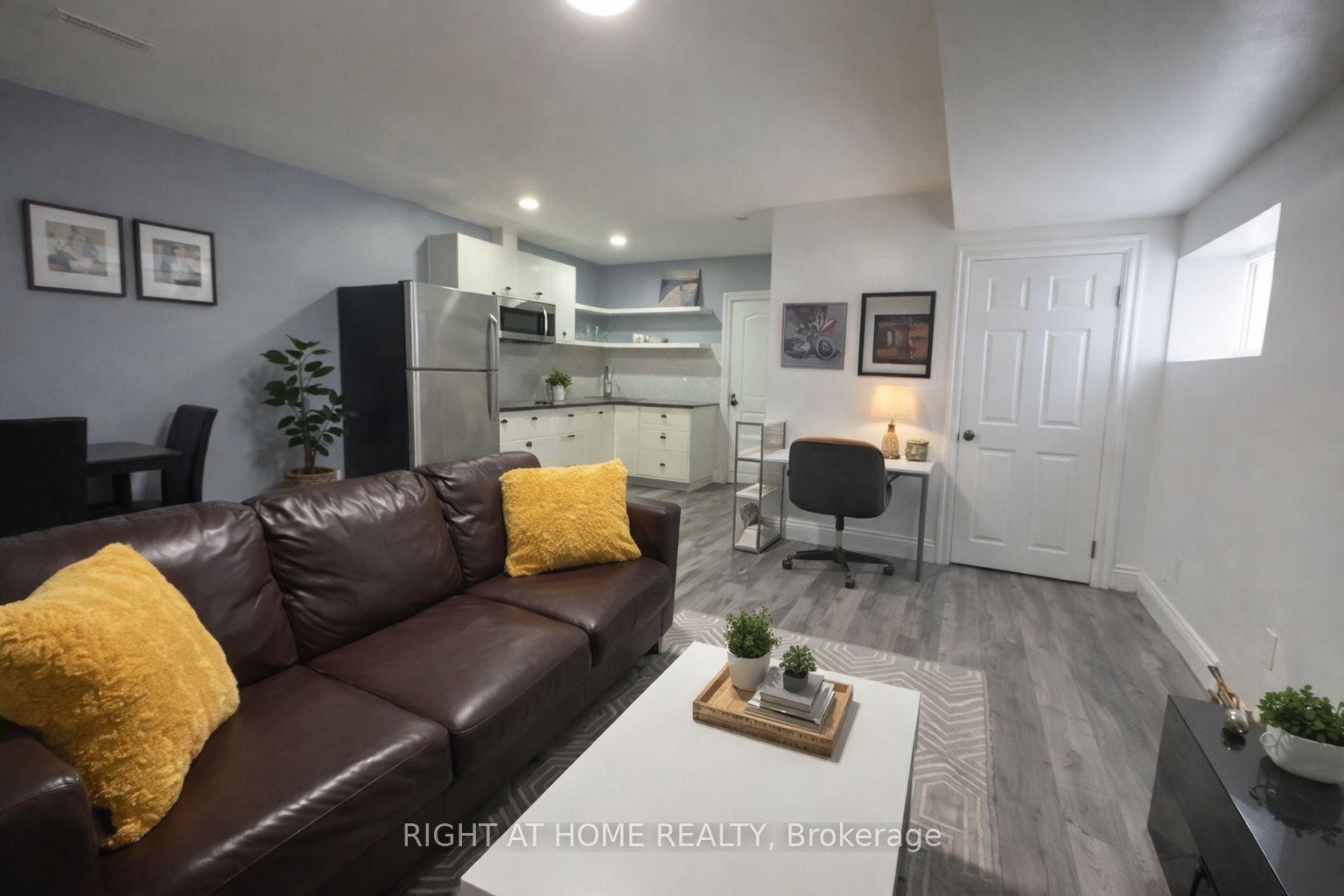 214 Clanton Park Road, Toronto — Detached for lease, photo 1