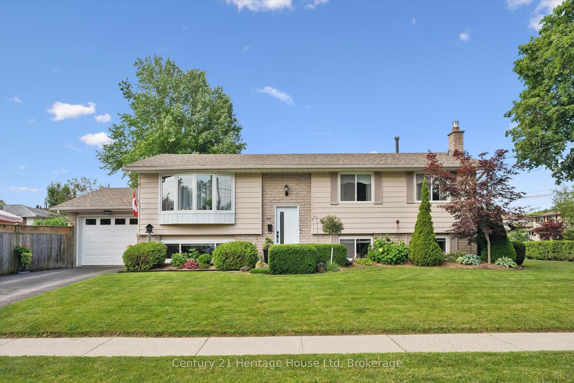44 Inverness Drive, Guelph — Detached for sale, photo 1