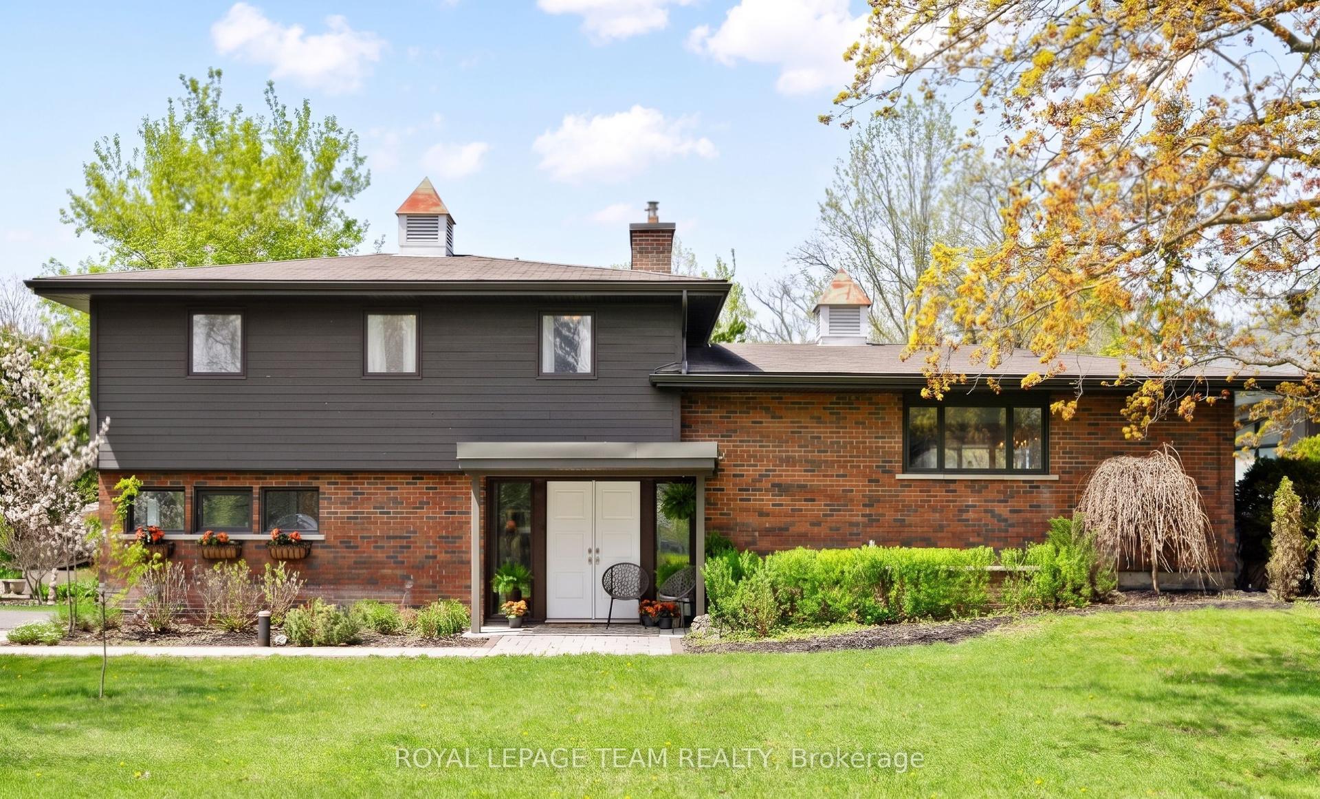 2 Lockview Road — photo 1