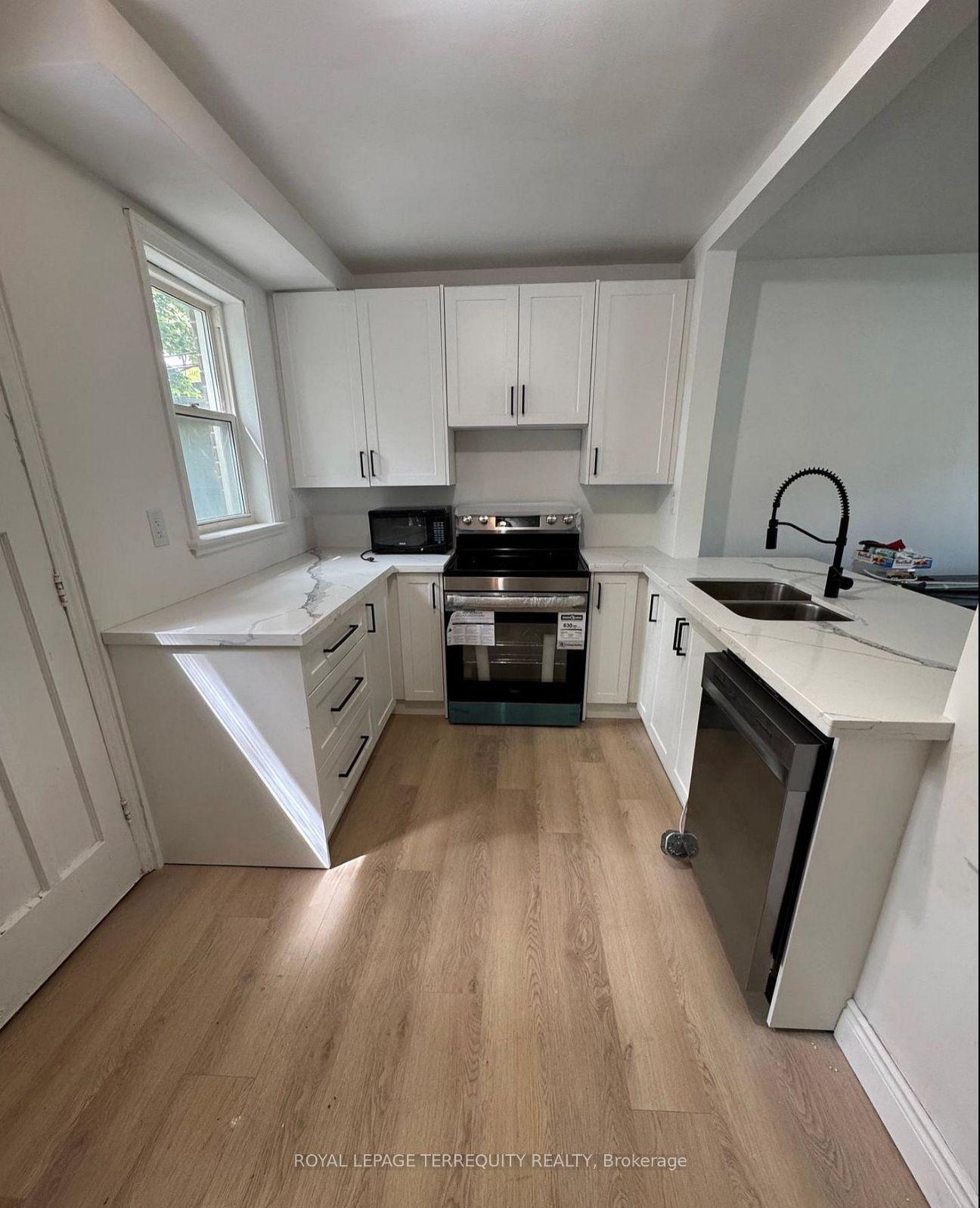 191 Finch Avenue W — photo 1