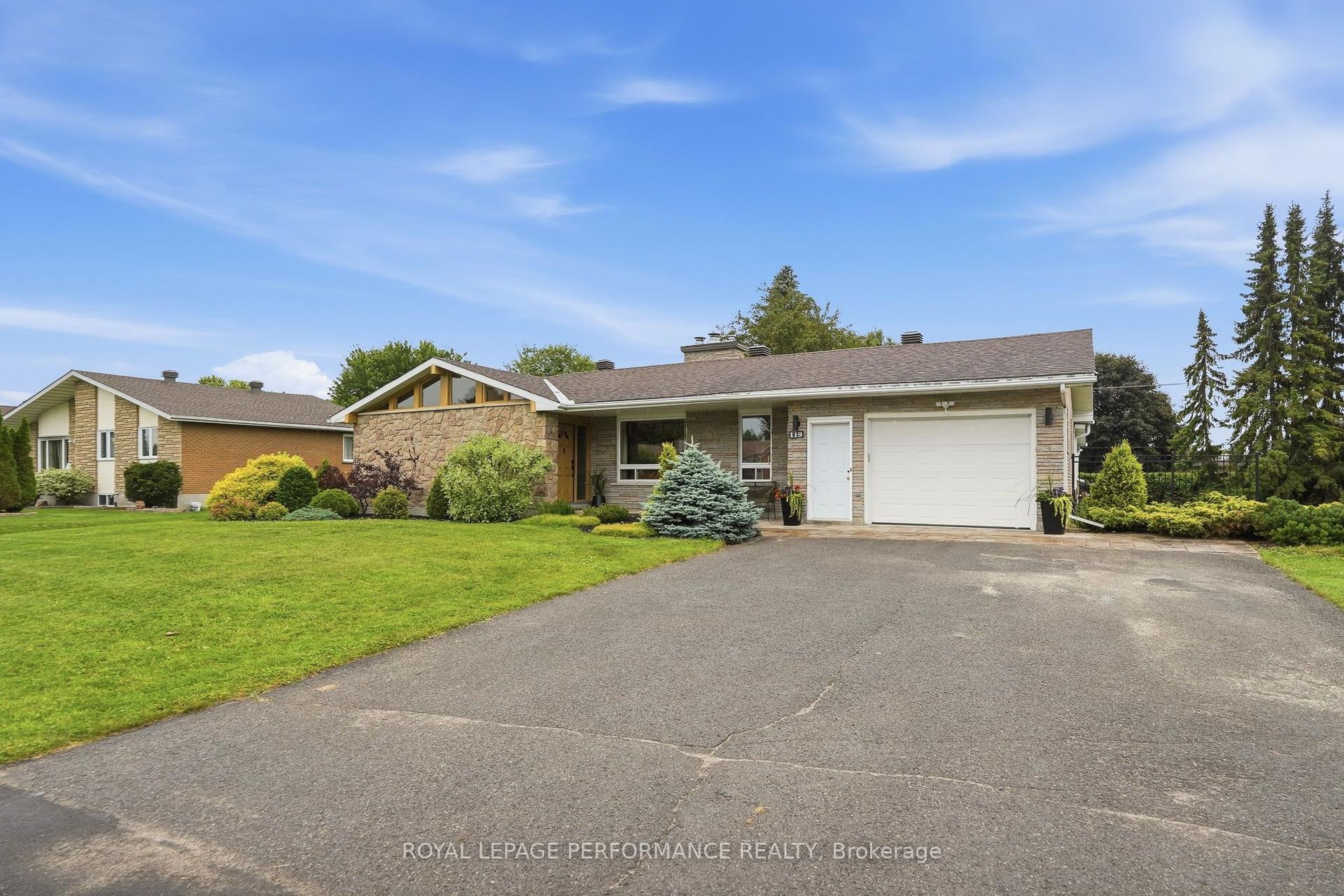119 Centenaire Street, Russell — Detached for sale, photo 1