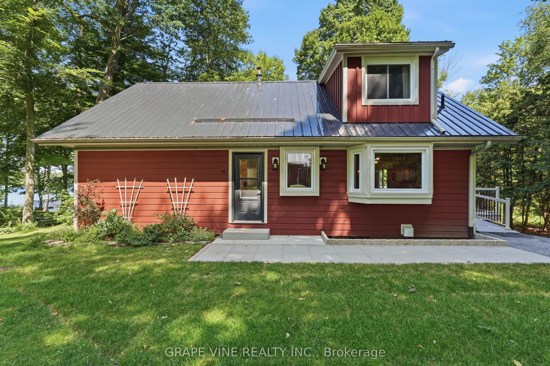 68 Goodman Crescent, Prince Edward County — Detached for sale, photo 1