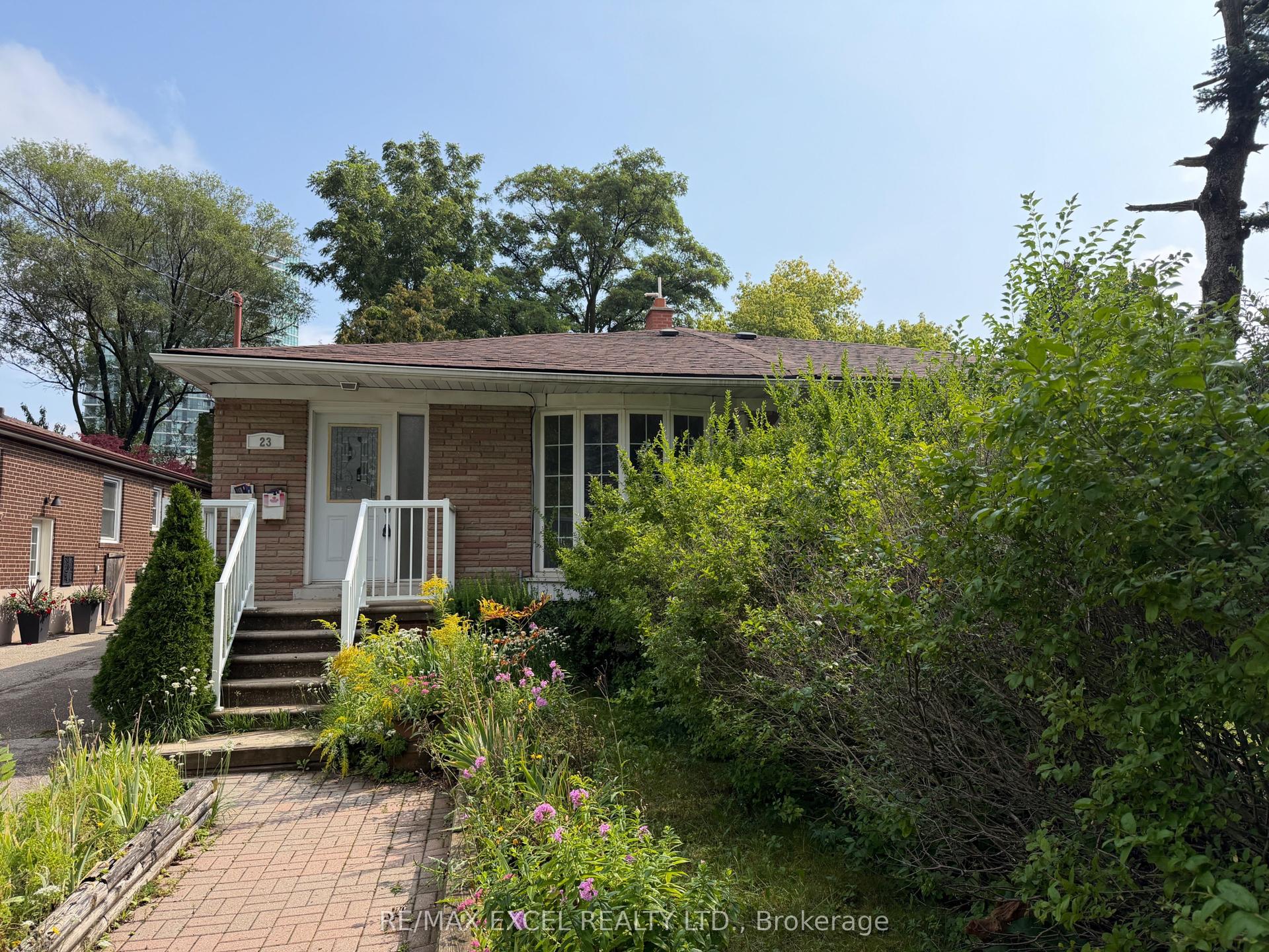 23 Linelle Street, Toronto — Semi-Detached for sale, photo 1