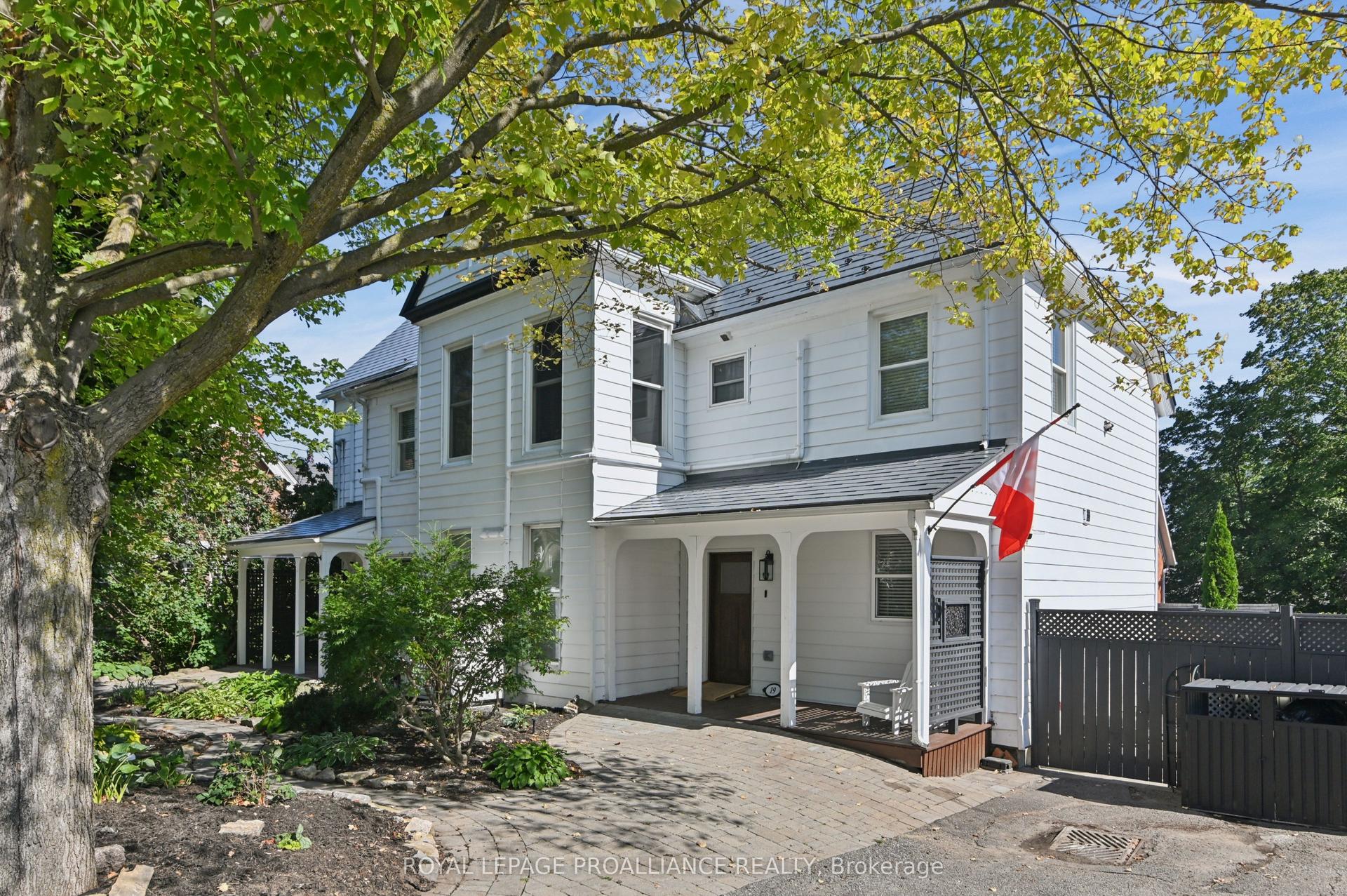 19-21 Pine Street, Brockville — Detached for sale, photo 1