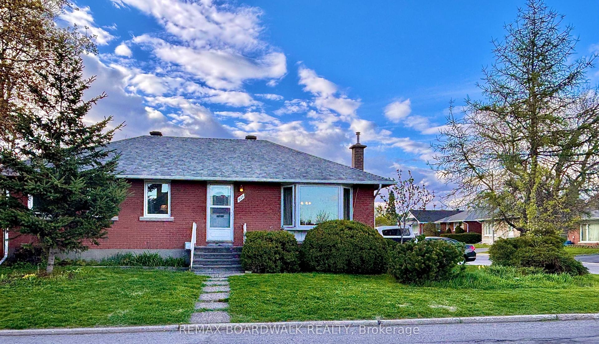 625 CLARKE Avenue — photo 1