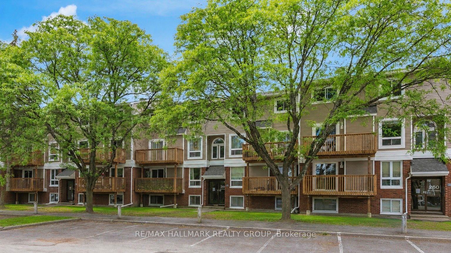 240 Fenerty Court 1 #1, Kanata — Condo Town for sale, photo 1