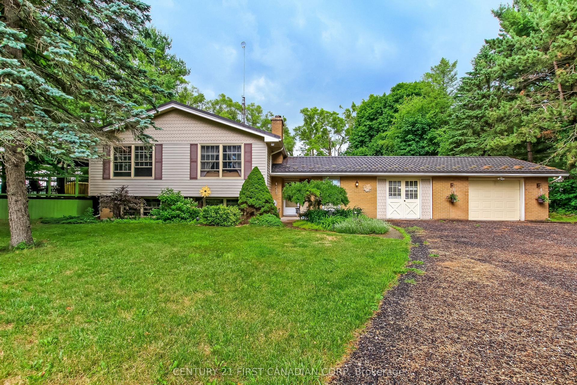 6892 Century Drive, Strathroy-Caradoc — Detached for sale, photo 1