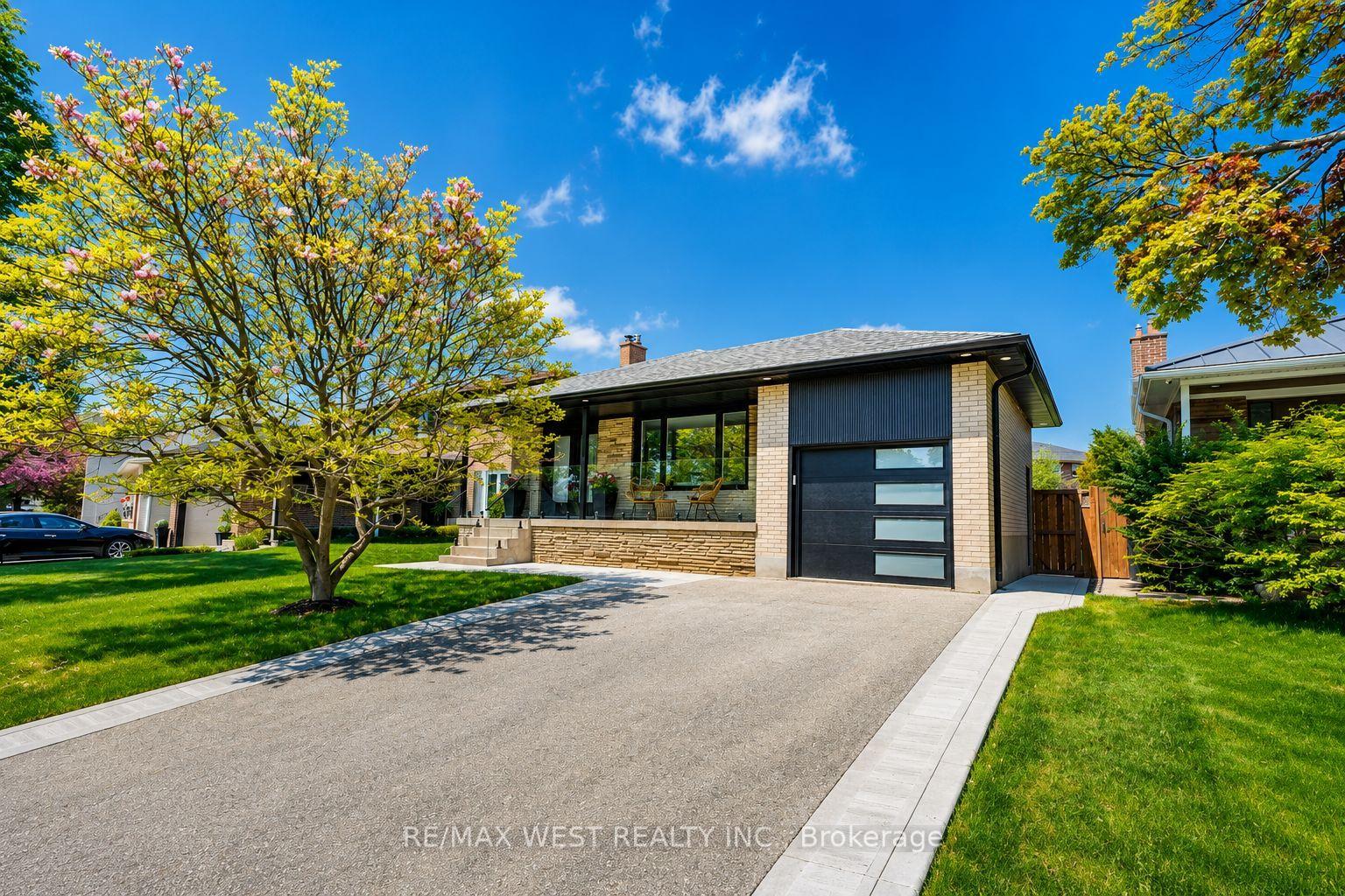 18 Torrington Drive — photo 1
