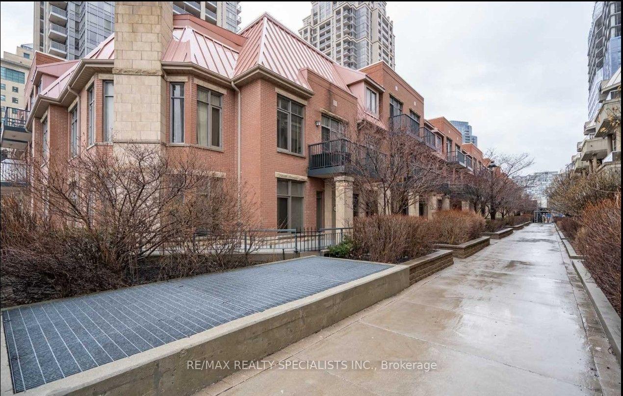 330 Princess Royal Drive 320 #320, Mississauga — Condo for lease, photo 1