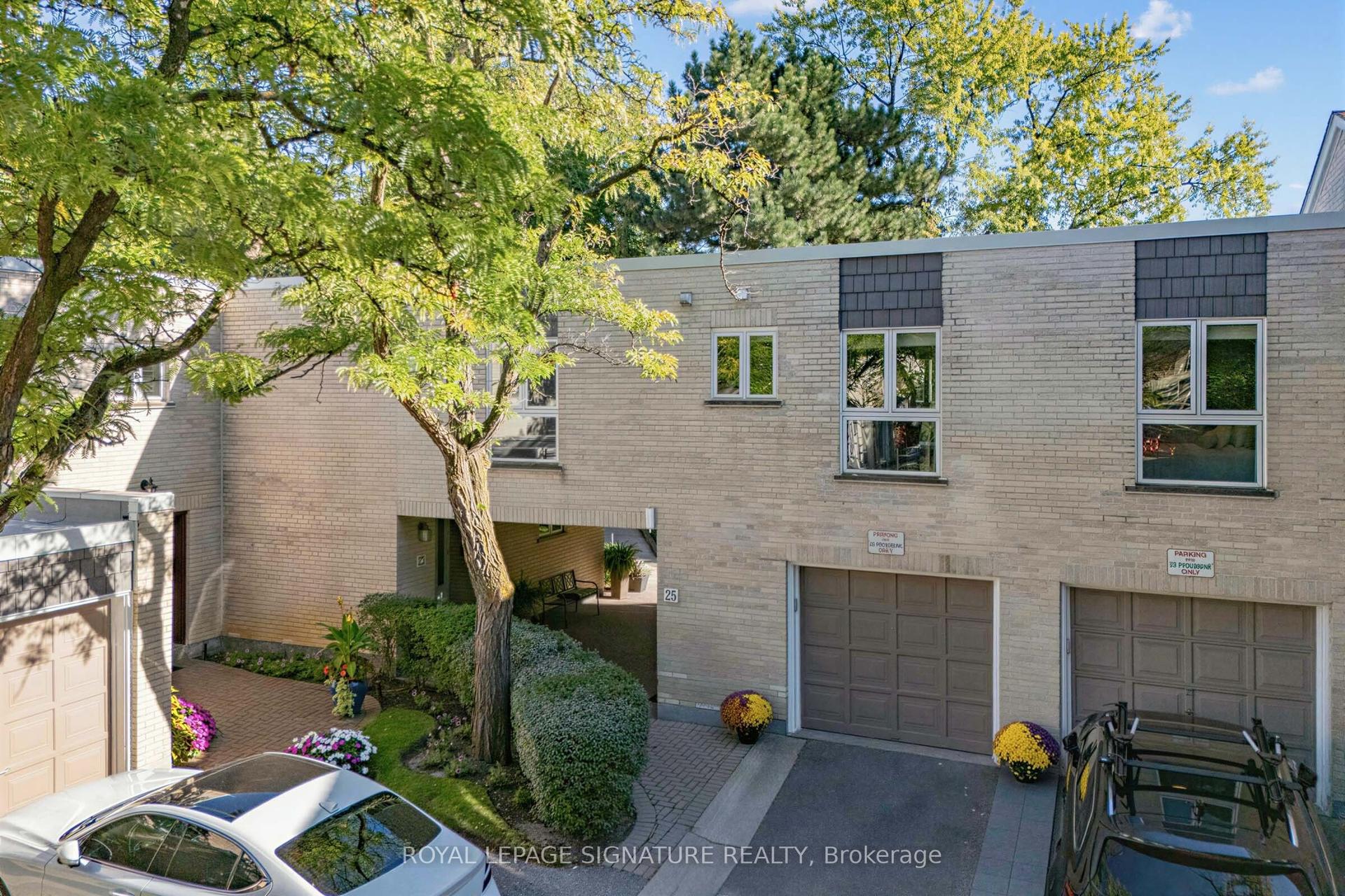 25 Proudbank Millway, Toronto — Condo Town for sale, photo 1