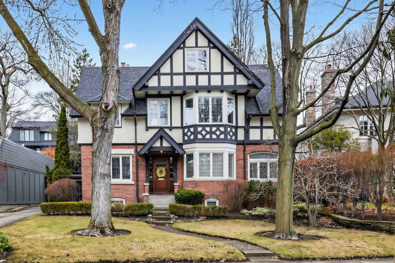 136 Roxborough Drive — photo 1