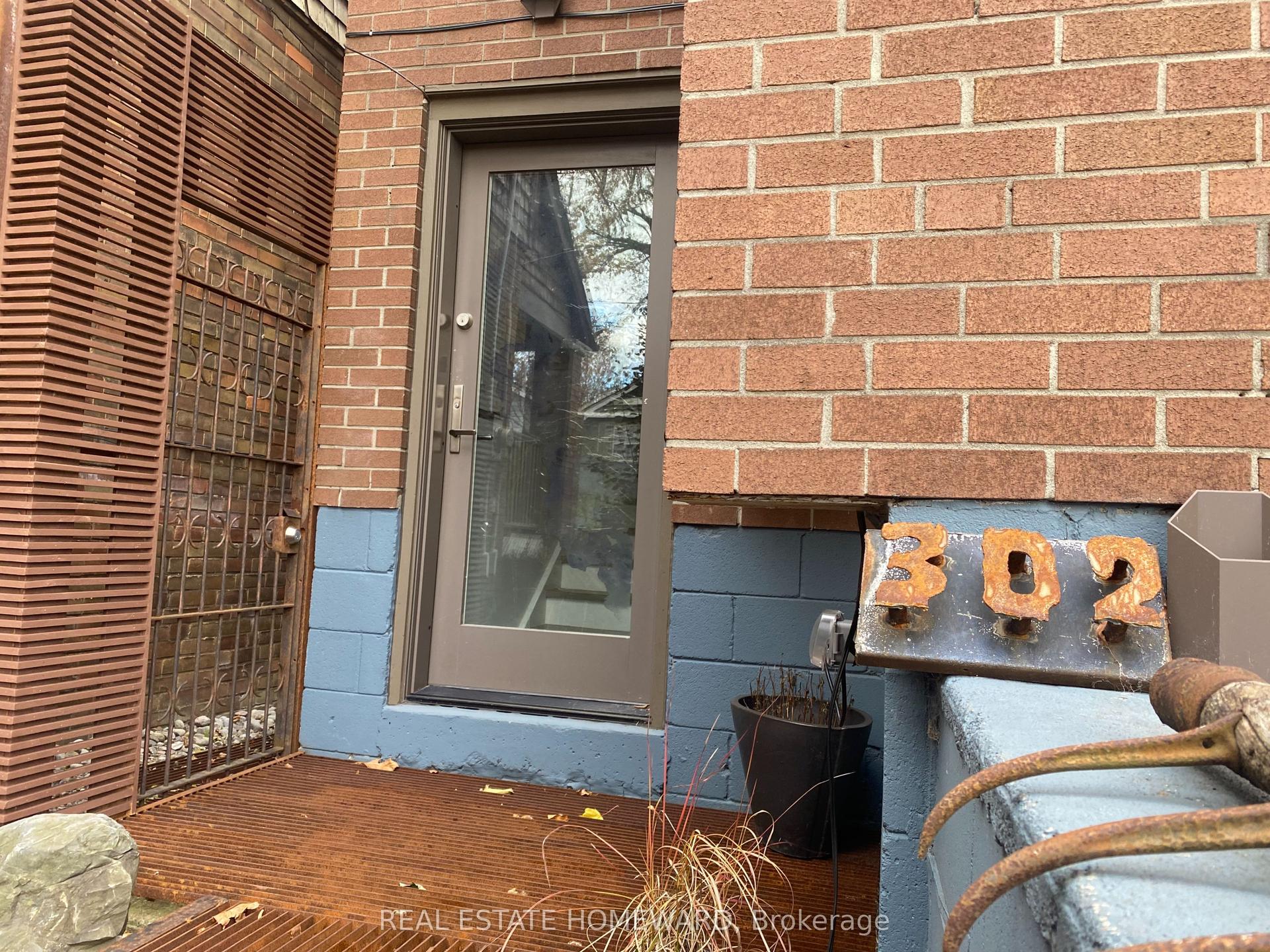 302 Rhodes Avenue — photo 1