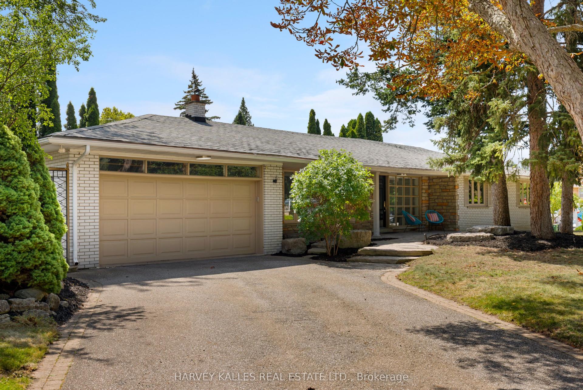 215 Edenbridge Drive, Toronto — Detached for sale, photo 1