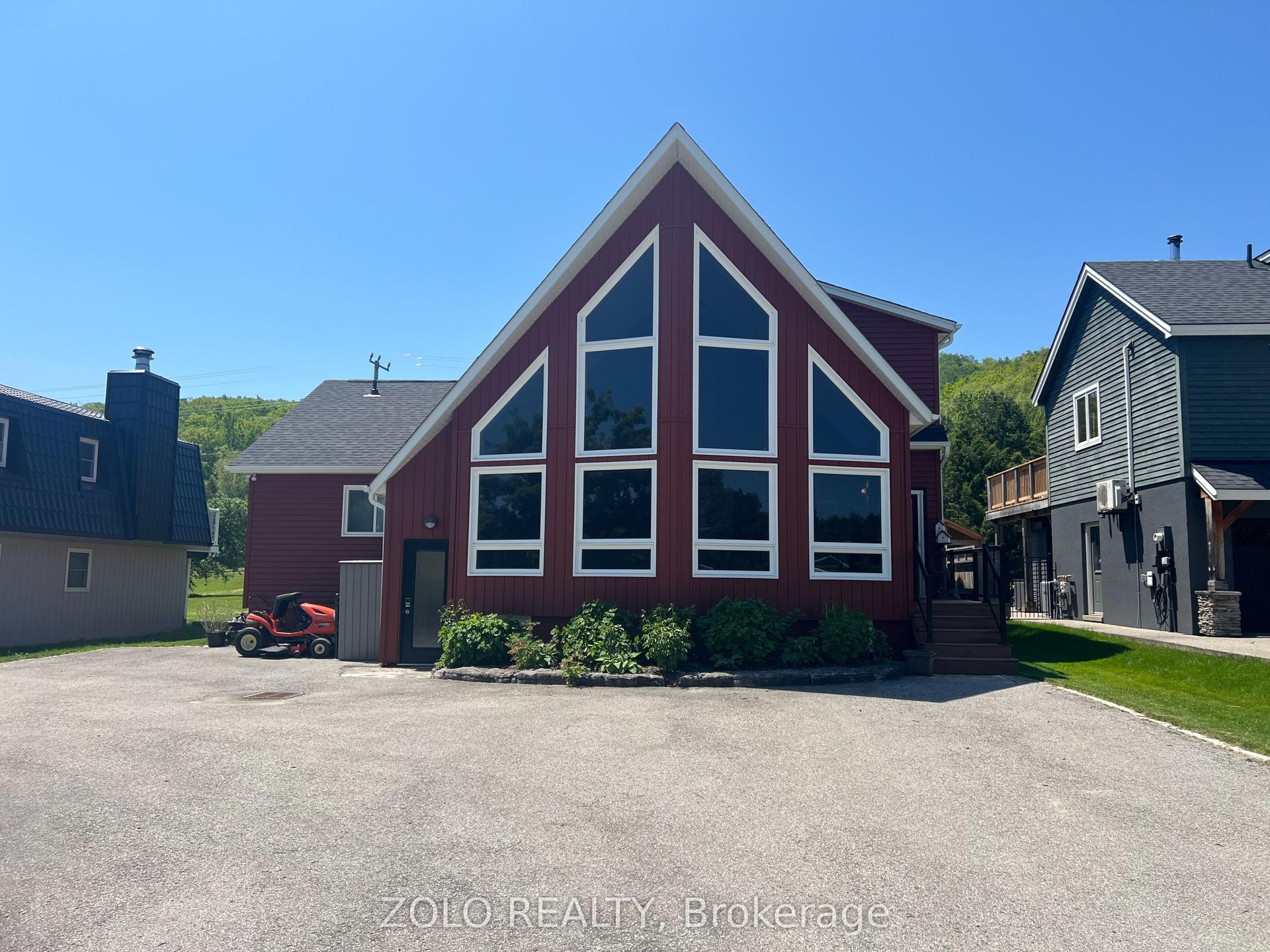 112 carmichael Crescent — photo 1