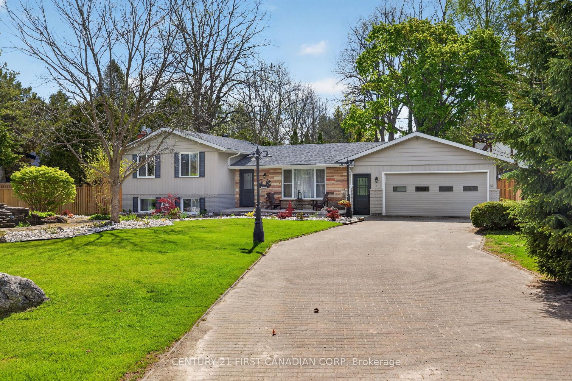 10383 Ilderton Road — photo 1