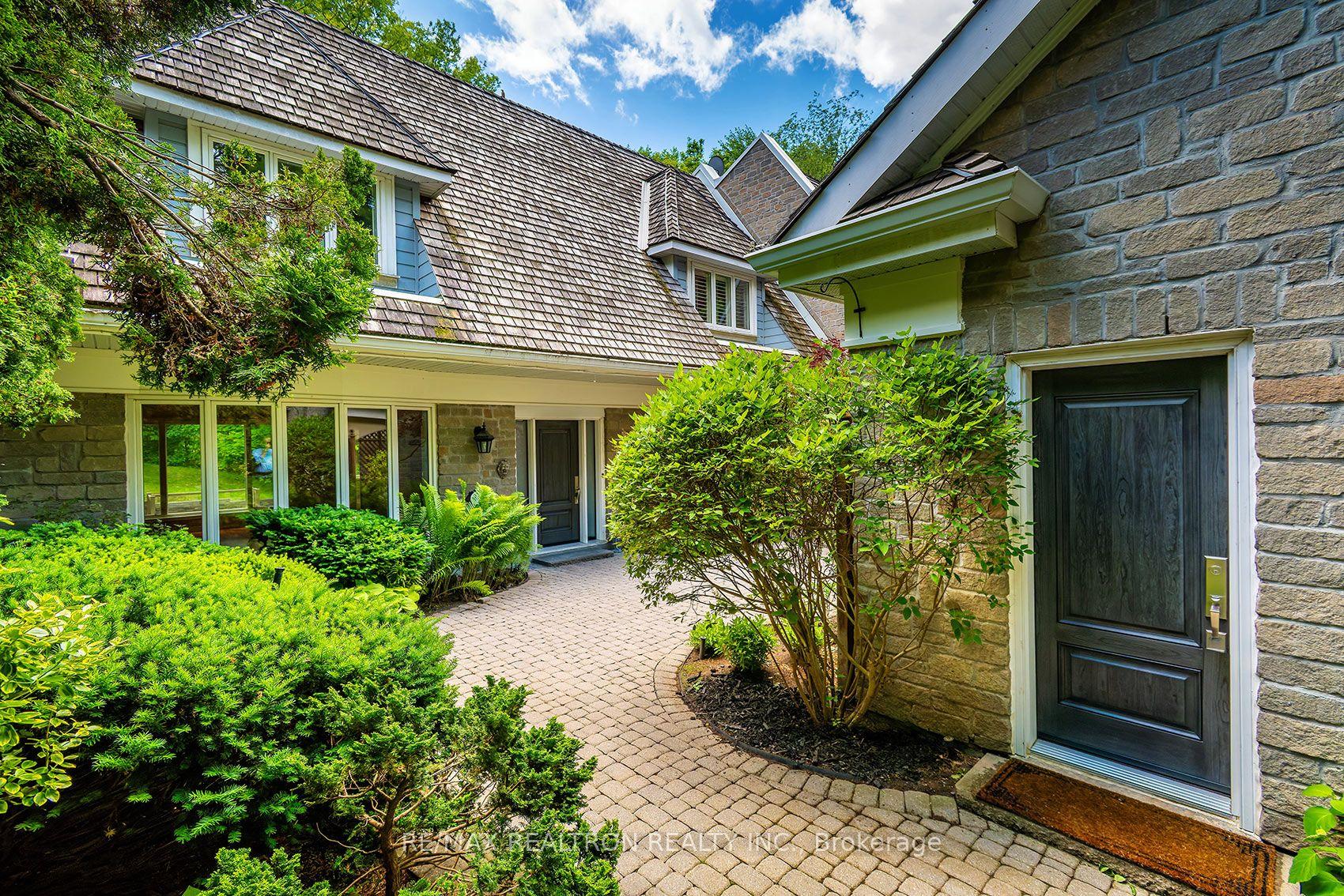 462 Beacon Hall Drive, Aurora — Condo Town for sale, photo 1