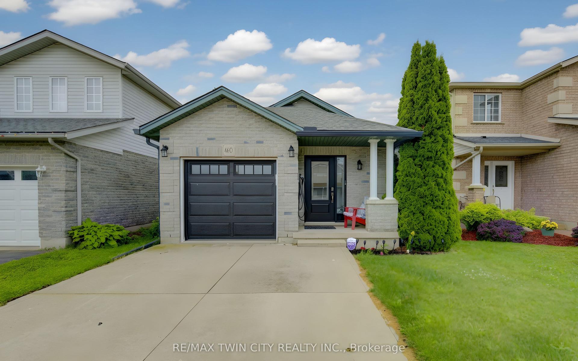 460 Langlaw Drive, Cambridge — Detached for sale, photo 1