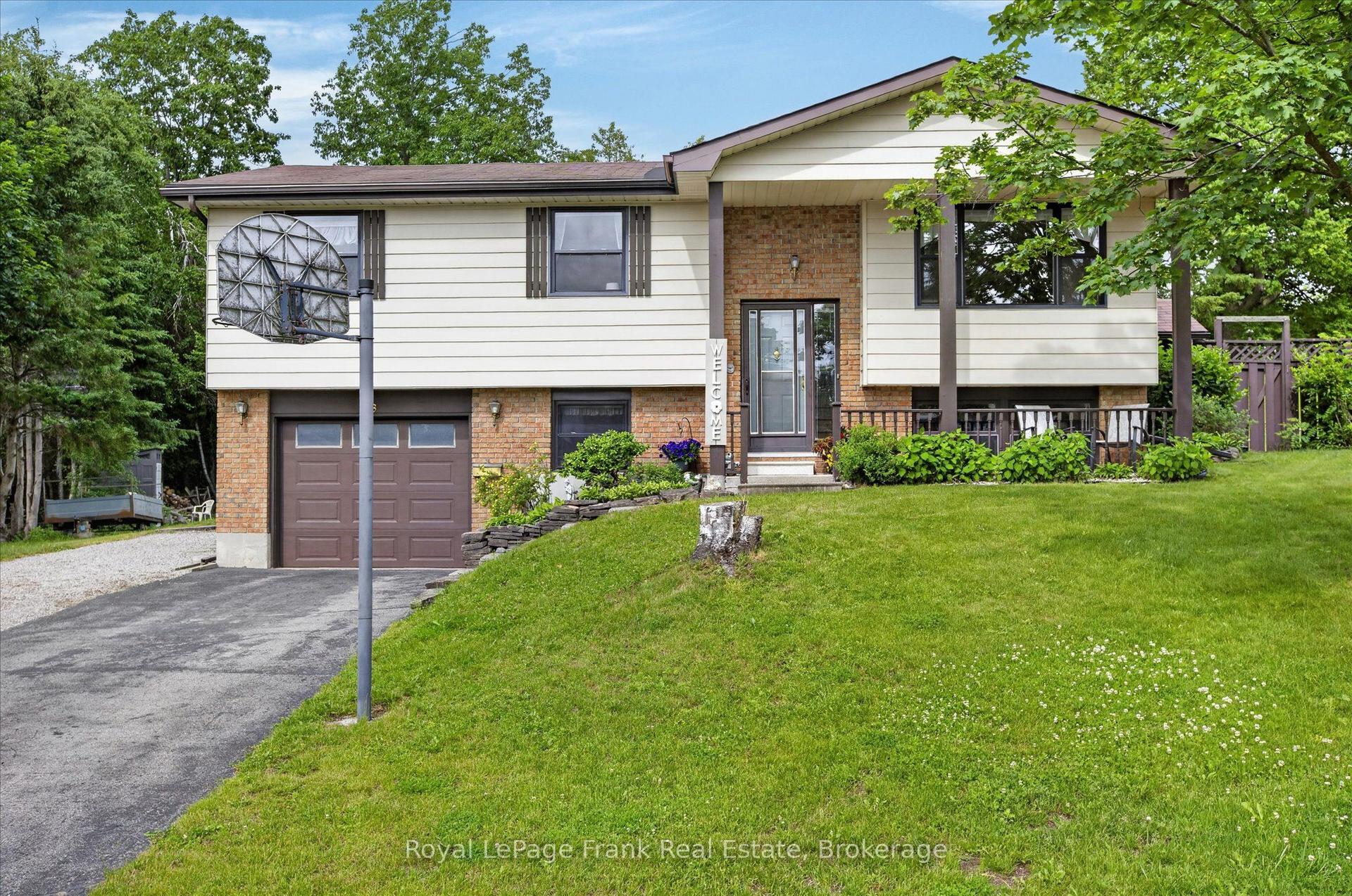 18 Redwood Court — photo 1