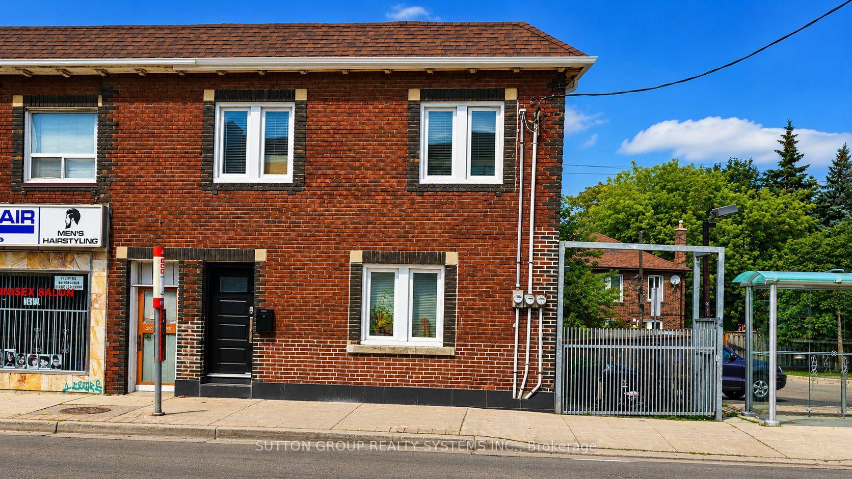 616 Rogers Road, Toronto — Semi-Detached for lease, photo 1