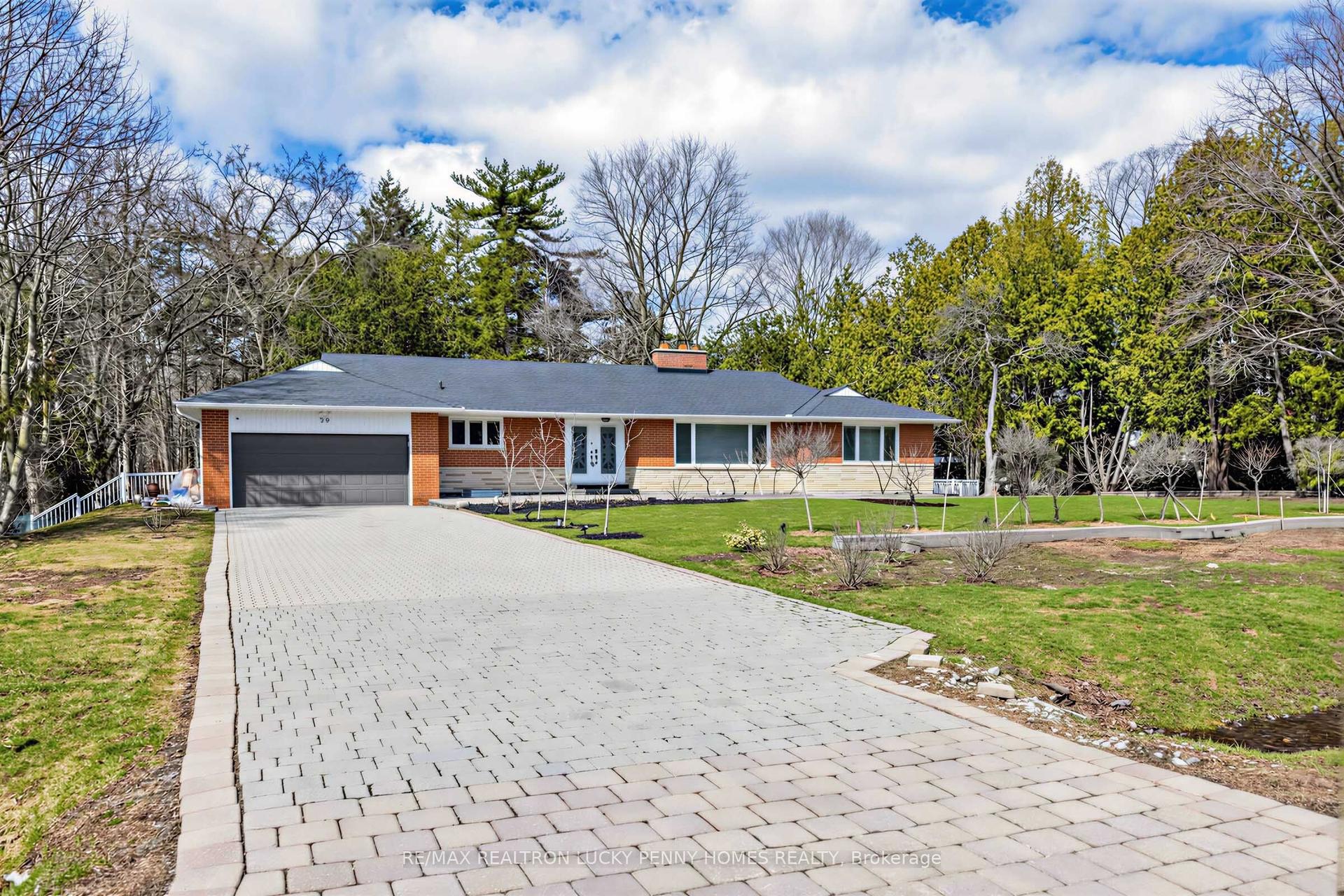 29 Glenbourne Park Drive — photo 1