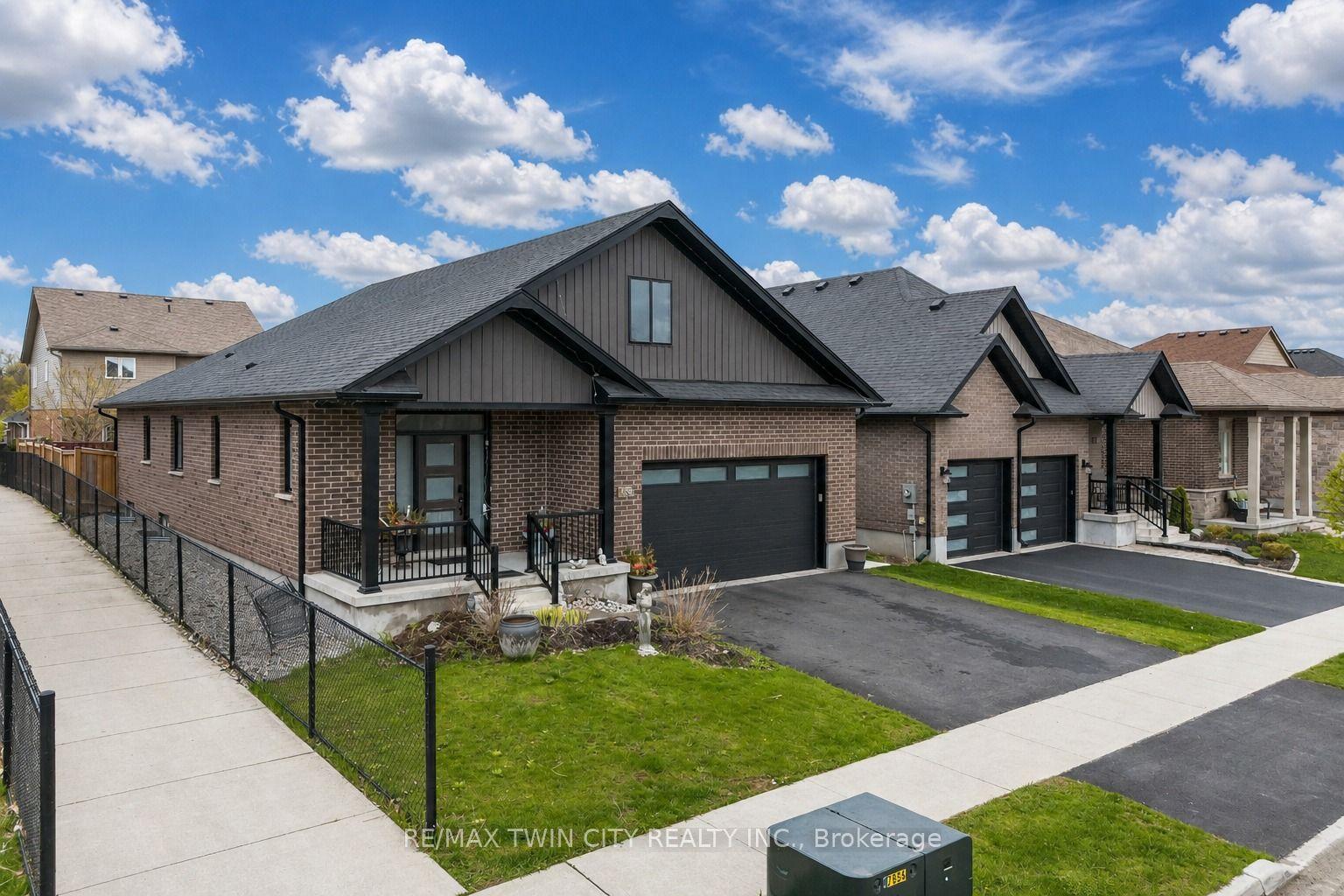 86 Woodberry Crescent — photo 1