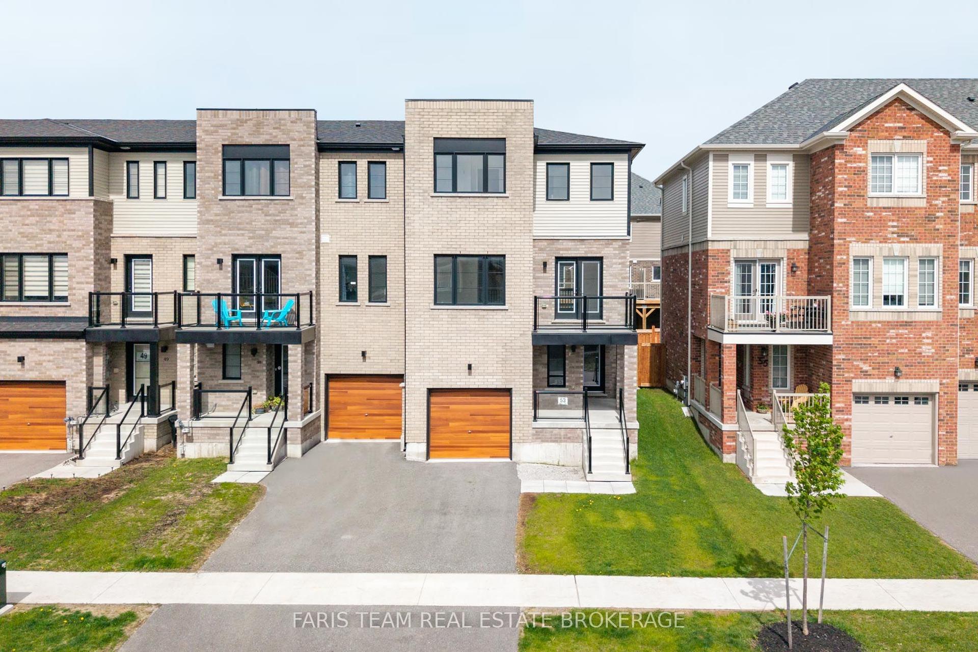 53 Harvest Crescent — photo 1