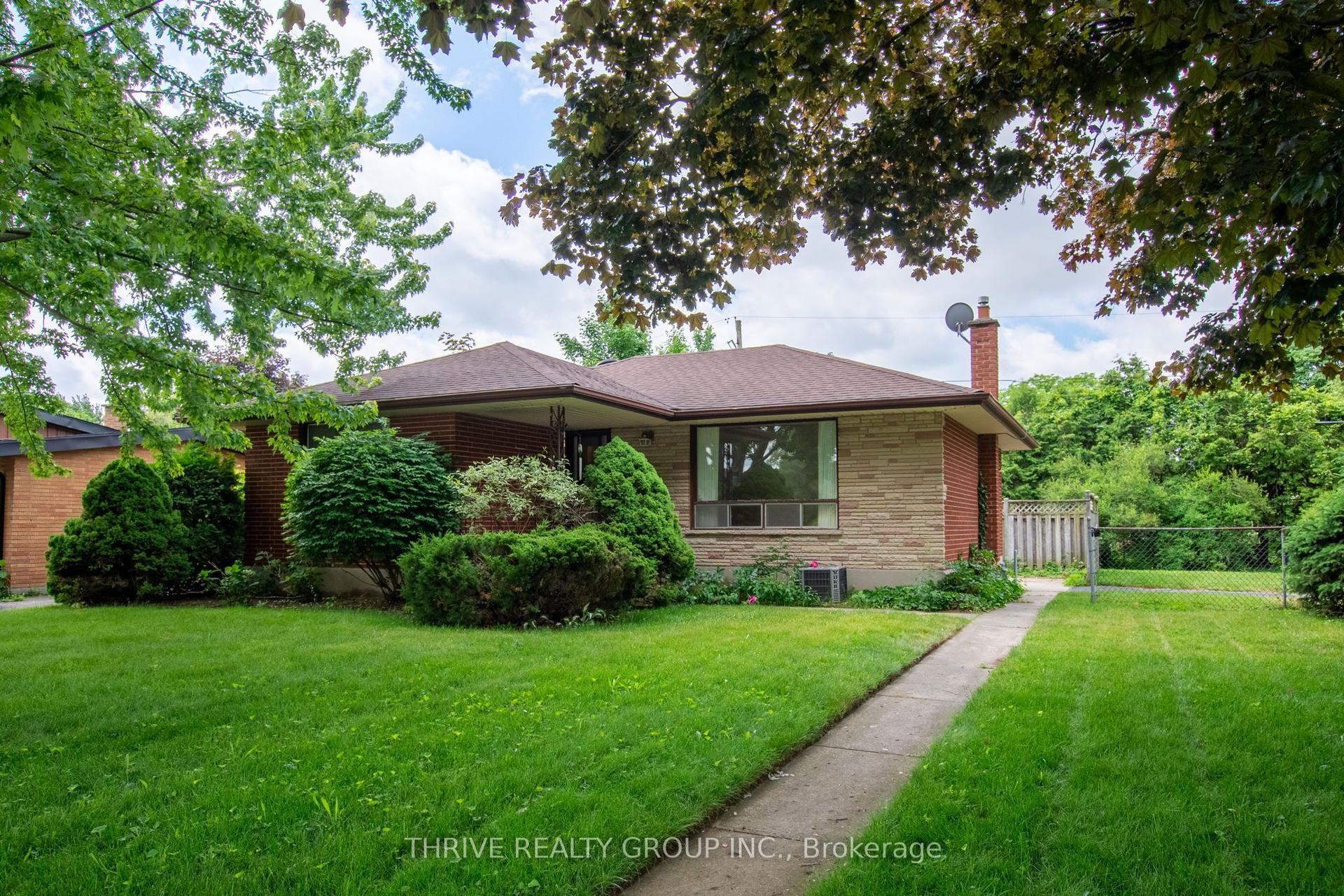 65 Tewksbury Crescent — photo 1