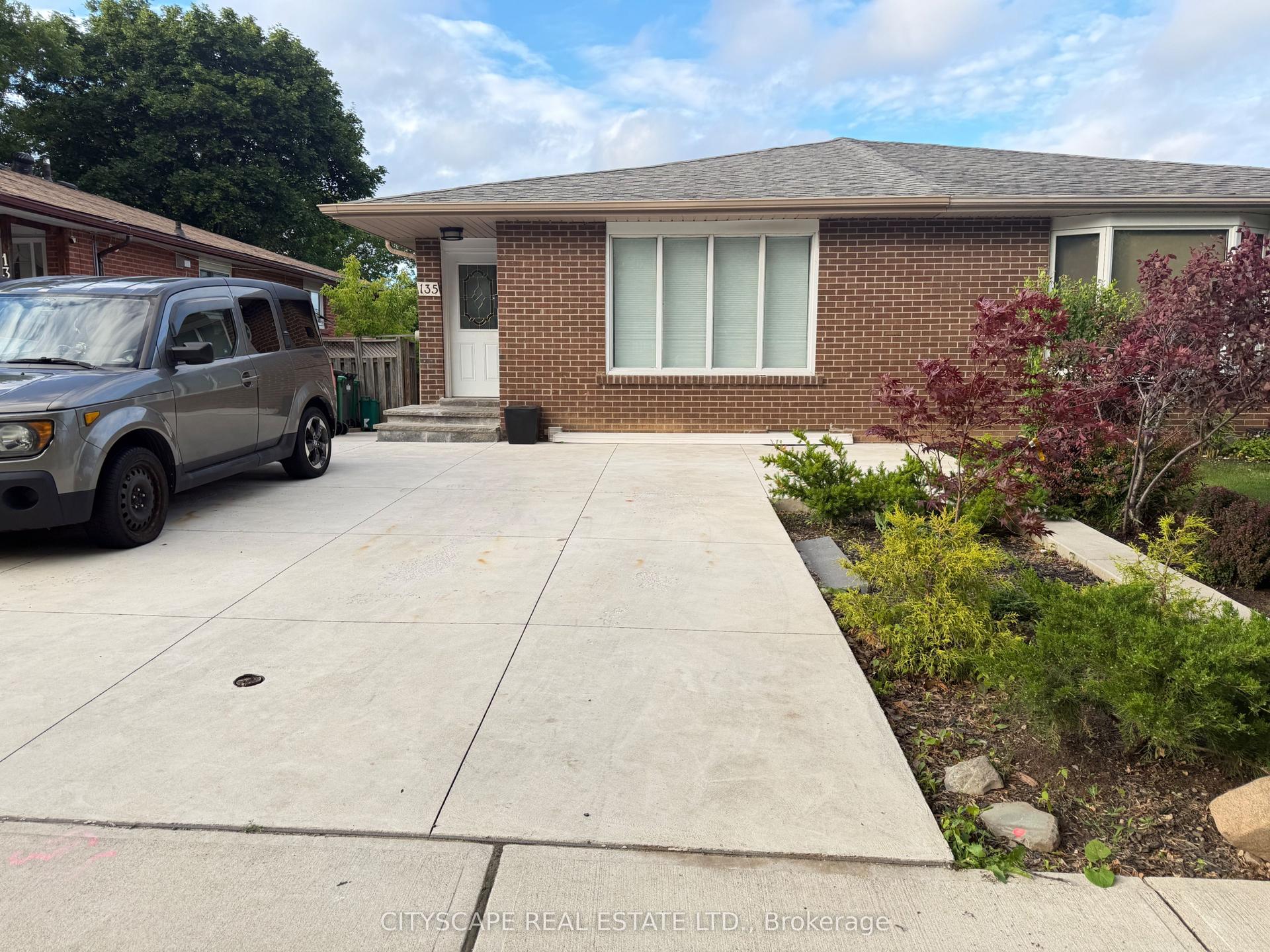 135 Bonham Boulevard Upper #Upper — photo 1