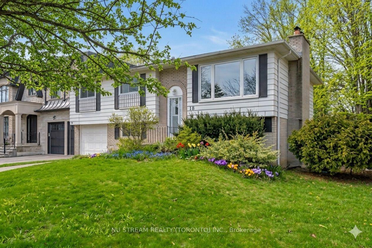 18 Emily Carr Street — photo 1