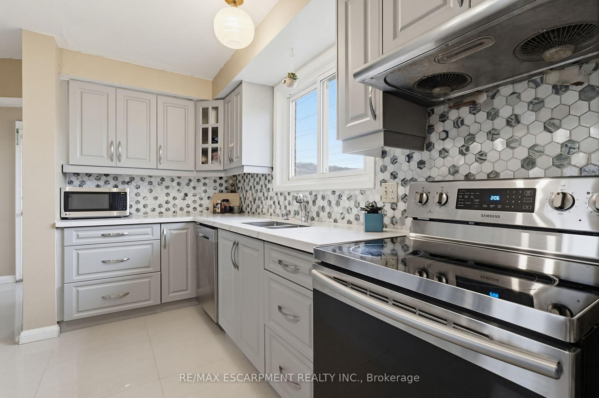 55 Yarmouth Court — photo 1