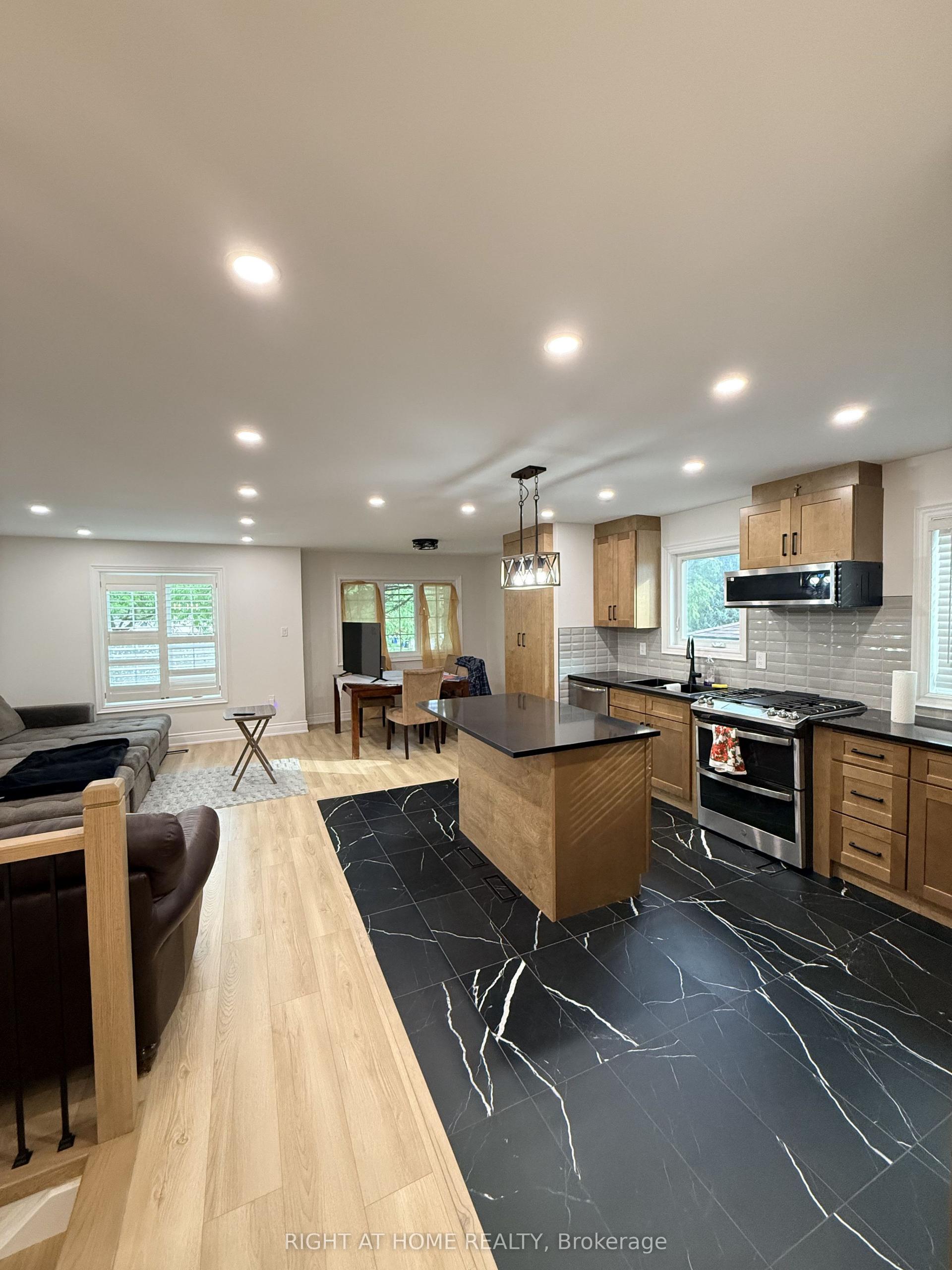 73 Barre Drive Main #Main, Barrie — Detached for lease, photo 1