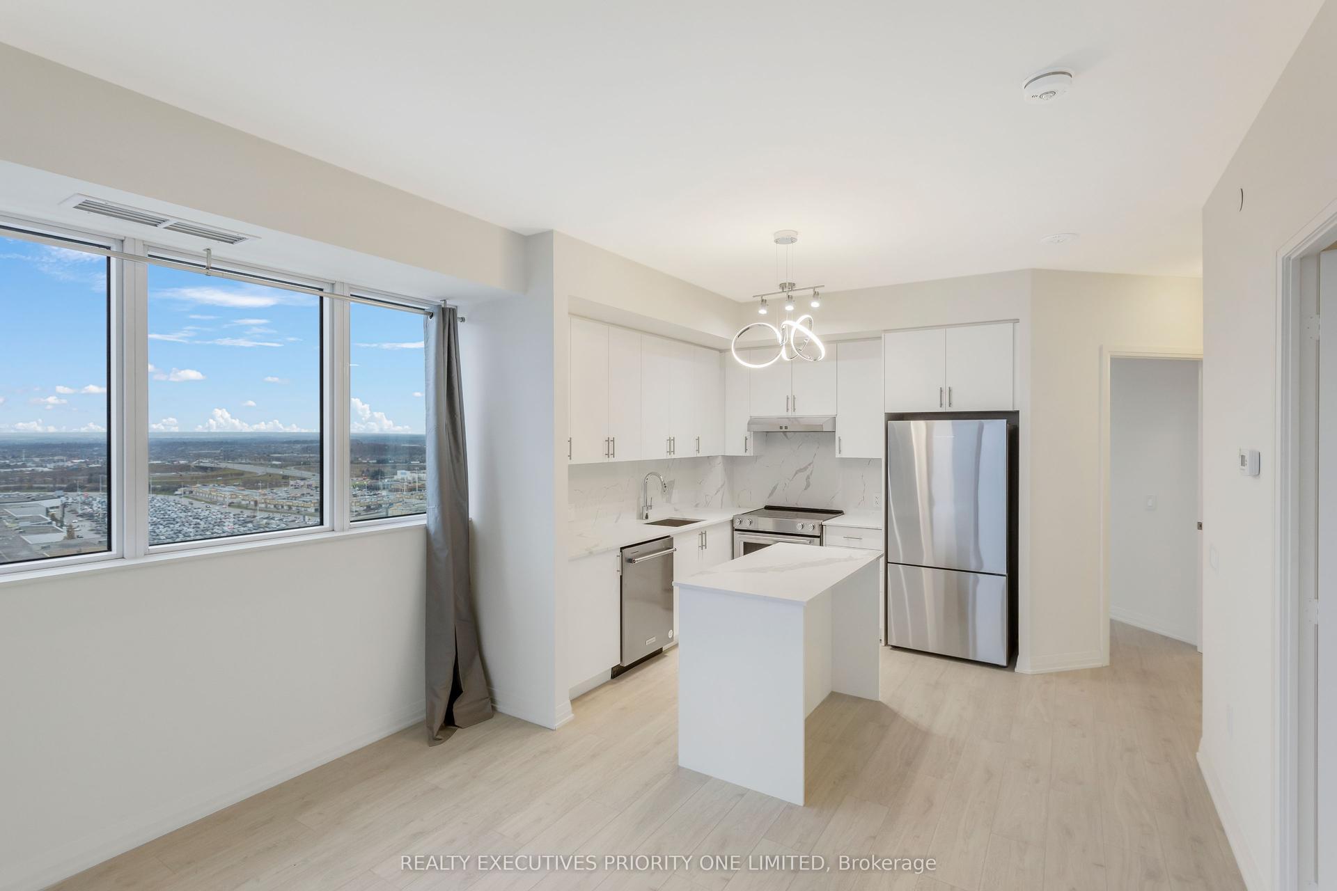 9000 Jane Street 2018 #2018, Vaughan — Condo for lease, photo 1
