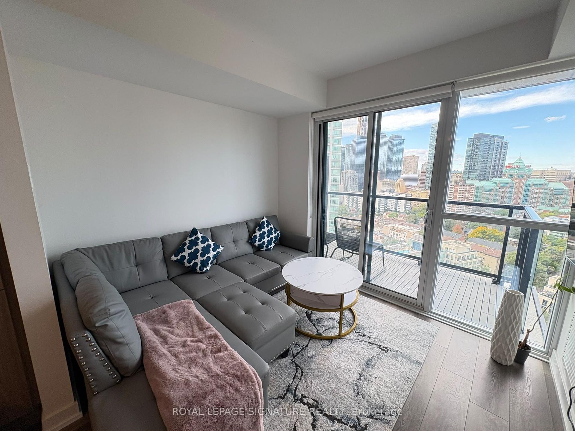 159 Wellesley Street 2210 #2210, Toronto — Condo for lease, photo 1