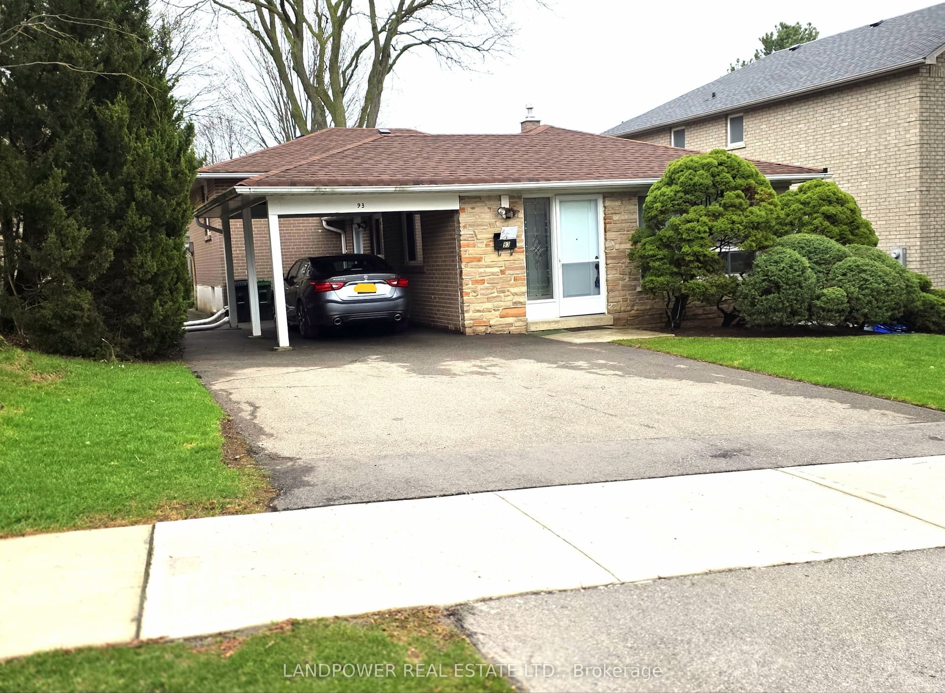 93 Clansman Boulevard — photo 1