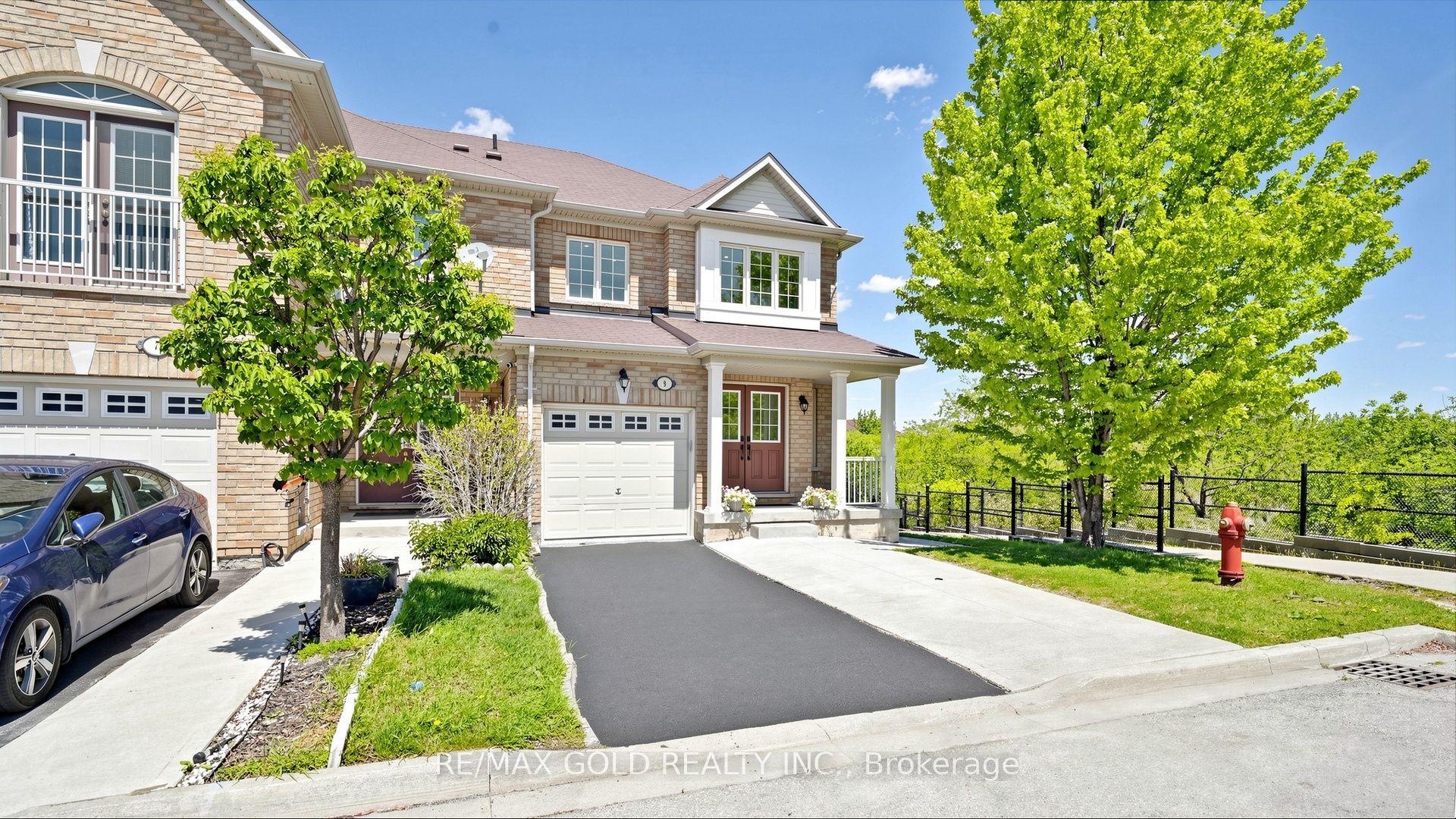 9 Edgewater Court — photo 1