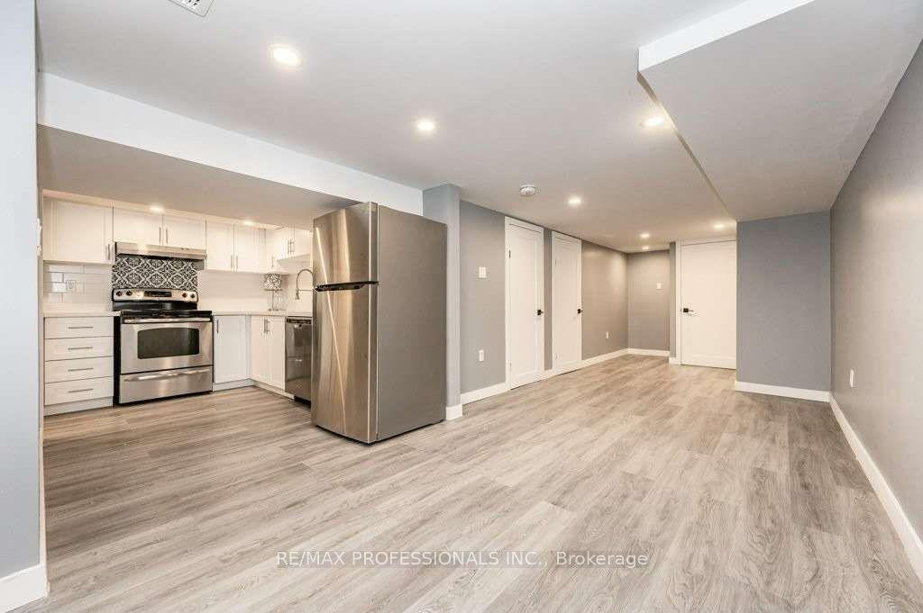 15 Wexford Avenue N LOWER #LOWER — photo 1