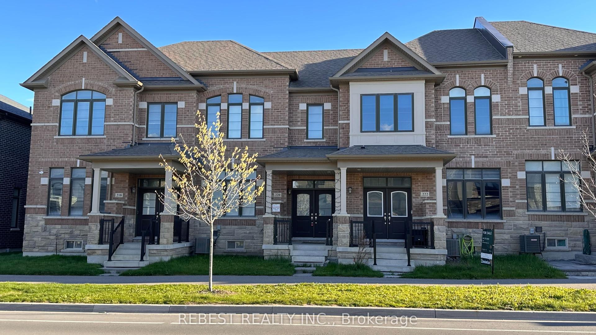 220 Coronation Road — photo 1