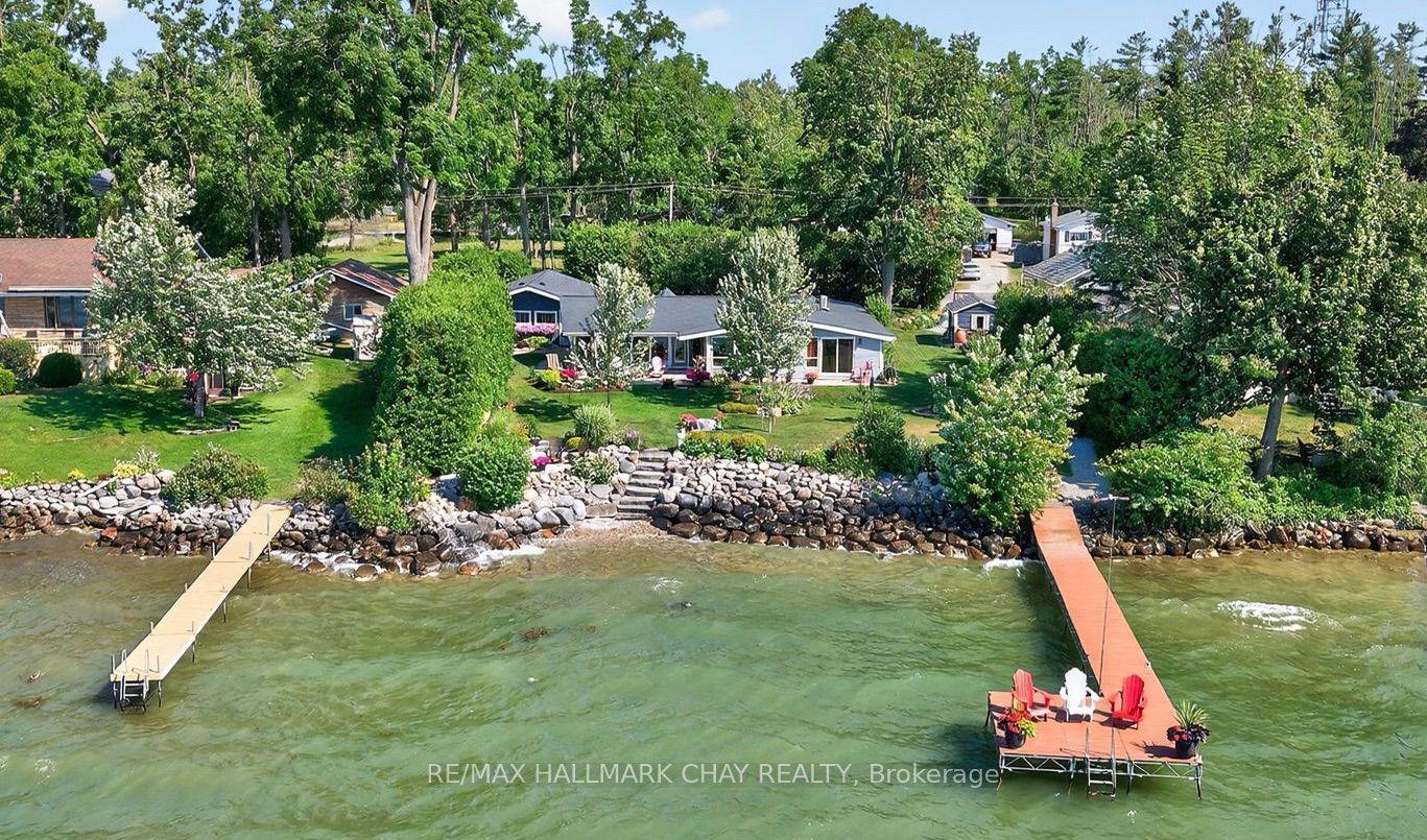 7 Lakeshore Road E — photo 1