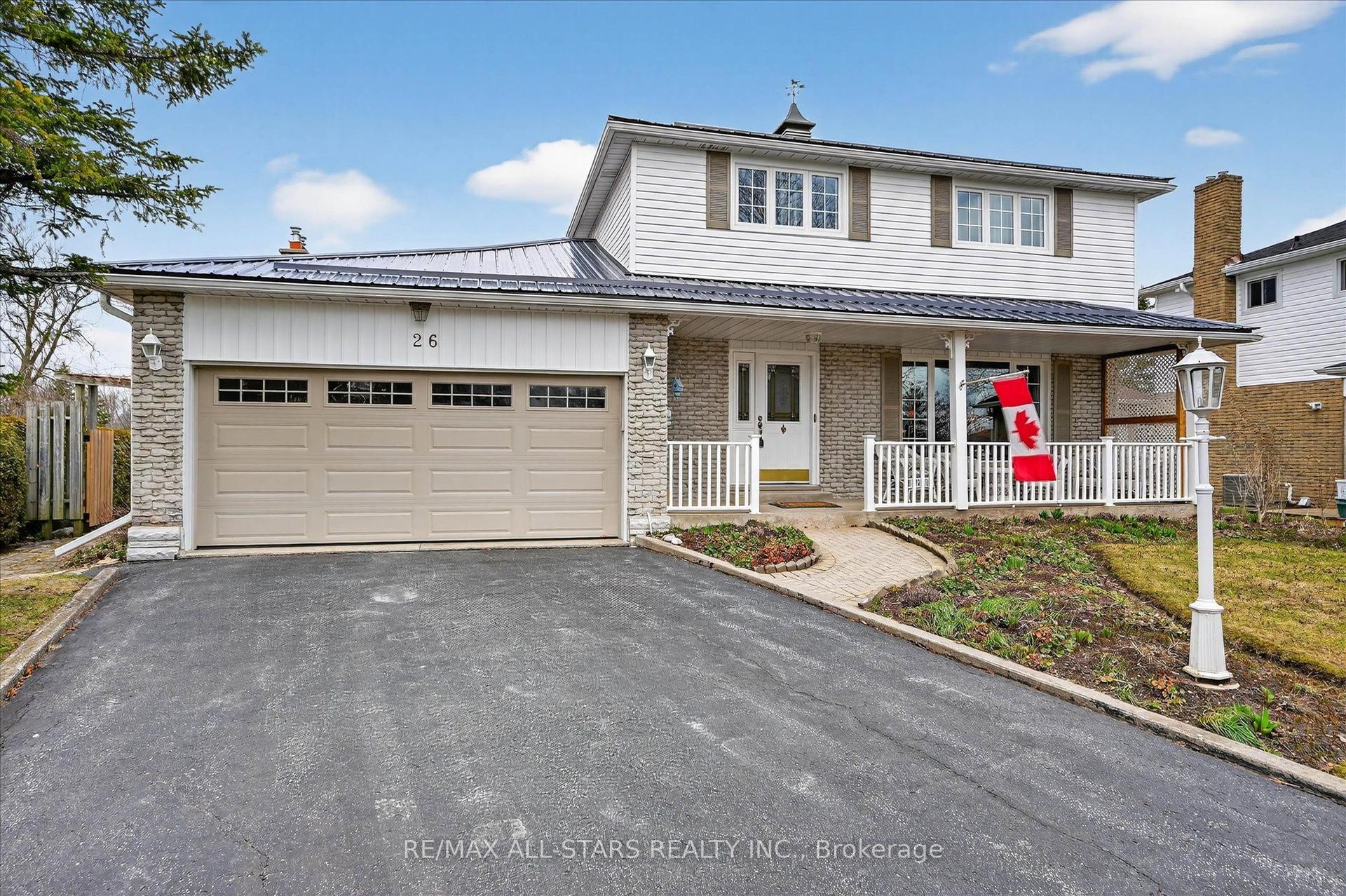 26 Applewood Crescent — photo 1