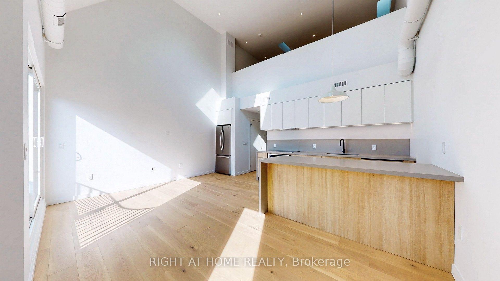 3122 Dundas Street W Unit 5 #Unit 5 — photo 1