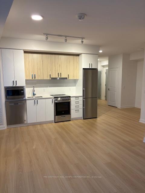 30 Upper Mall Way 416 #416 — photo 1