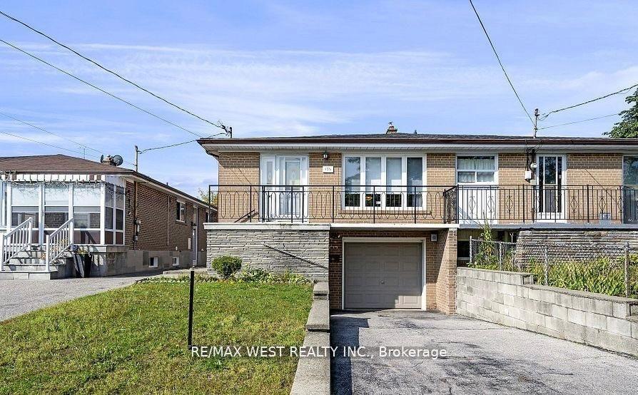 136 Duncanwoods Drive, Toronto — Semi-Detached for lease, photo 1